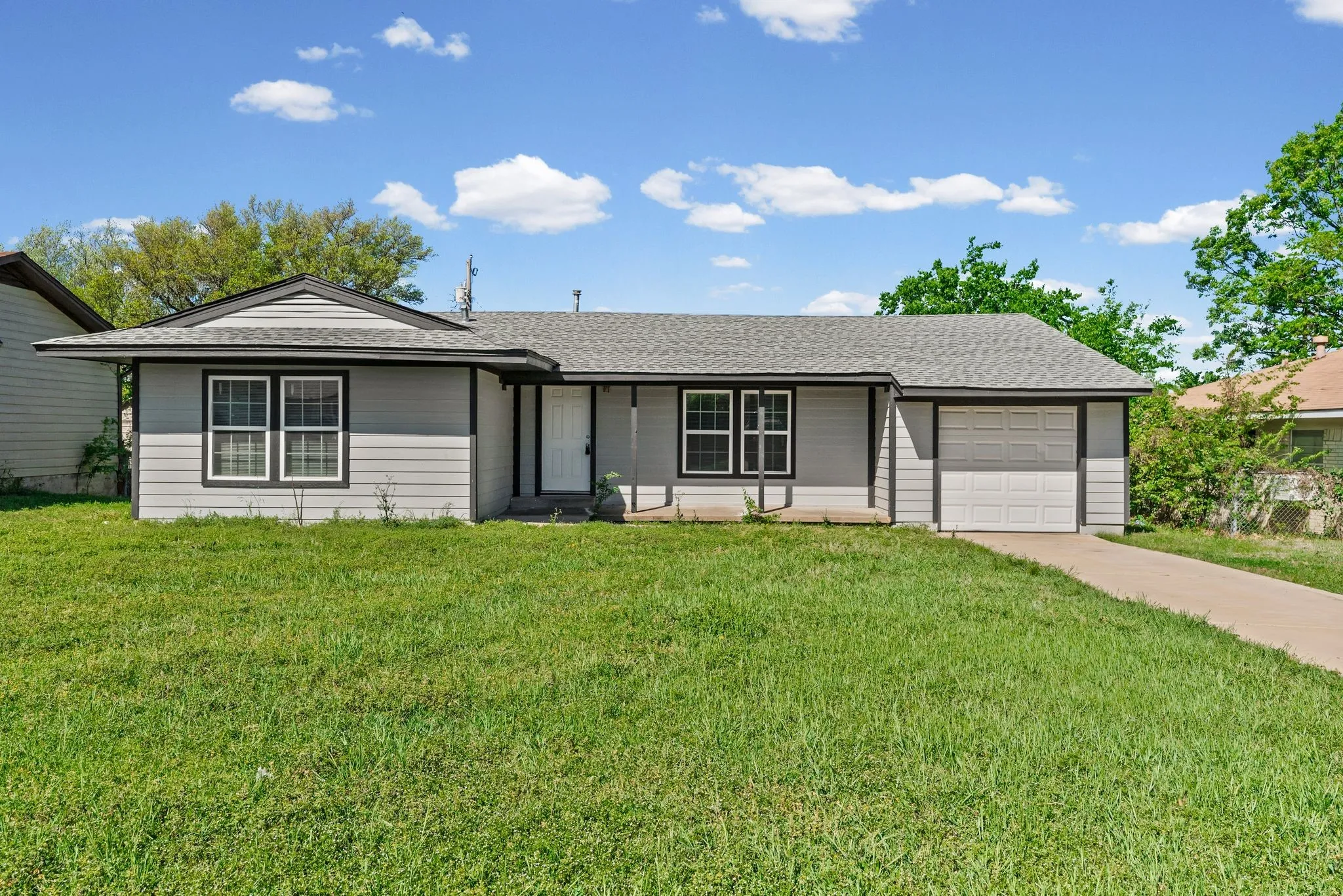 Single Family Residence For Sale in Hunt County , 1704 Langford Street, Greenville, Texas 75401, 2 Bedroom, 1 Bathroom, Garage spaces, 1,080 Sqft, built in 1967, mls#21231320, Real Estate Agent in Greenville, Homes For Sale in Hunt county, Homes For Sale in Greenville, Realtor in Greenville Texas, Real Estate Brokerage Independent Realty Texas, Luminita Cordes Realtor