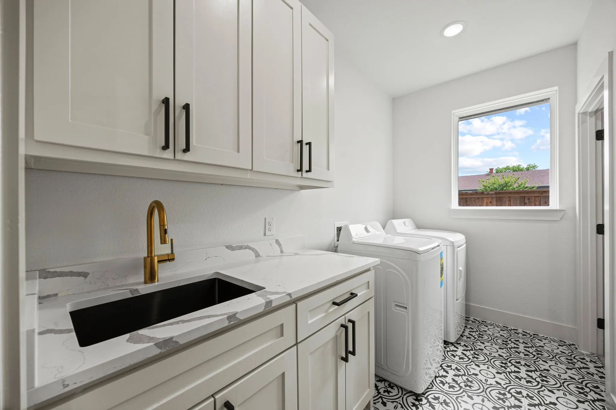 Single Family Residence For Sale in Navarro County , 402 S Humphrey Avenue, Kerens, Texas 75144, 3 Bedroom, 3 Bathroom, 2 Garage spaces, 1,650 Sqft, built in 2025, mls#21232289, Real Estate Agent in Kerens, Homes For Sale in Navarro county, Homes For Sale in Kerens, Realtor in Kerens Texas, Real Estate Brokerage Independent Realty Texas, Luminita Cordes Realtor