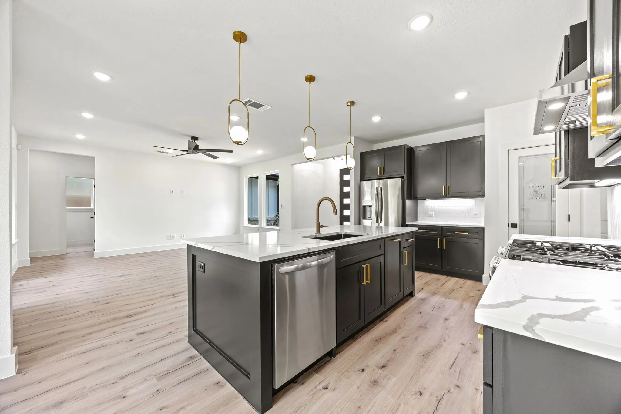 Single Family Residence For Sale in Navarro County , 402 S Humphrey Avenue, Kerens, Texas 75144, 3 Bedroom, 3 Bathroom, 2 Garage spaces, 1,650 Sqft, built in 2025, mls#21232289, Real Estate Agent in Kerens, Homes For Sale in Navarro county, Homes For Sale in Kerens, Realtor in Kerens Texas, Real Estate Brokerage Independent Realty Texas, Luminita Cordes Realtor