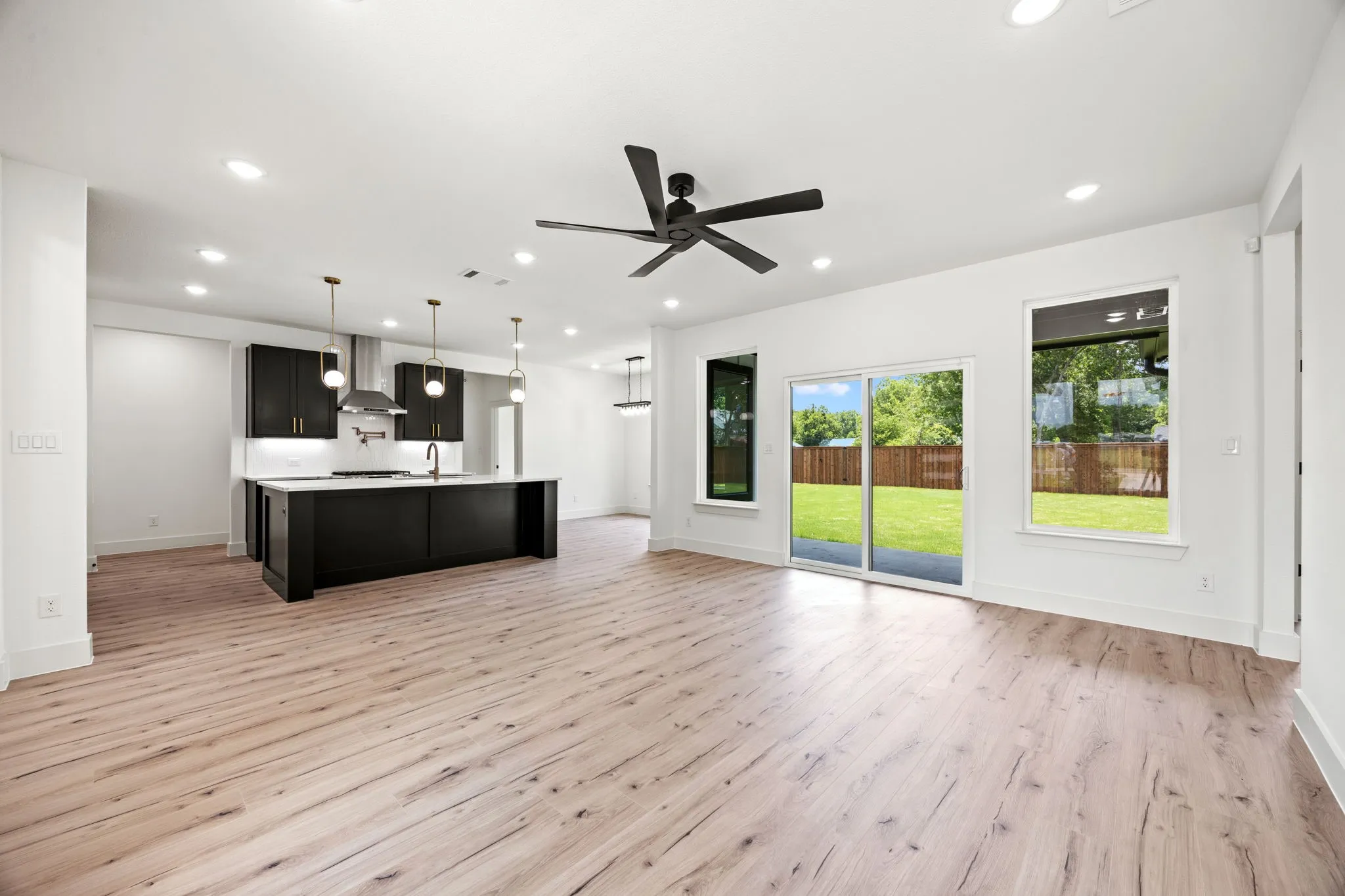 Single Family Residence For Sale in Navarro County , 402 S Humphrey Avenue, Kerens, Texas 75144, 3 Bedroom, 3 Bathroom, 2 Garage spaces, 1,650 Sqft, built in 2025, mls#21232289, Real Estate Agent in Kerens, Homes For Sale in Navarro county, Homes For Sale in Kerens, Realtor in Kerens Texas, Real Estate Brokerage Independent Realty Texas, Luminita Cordes Realtor