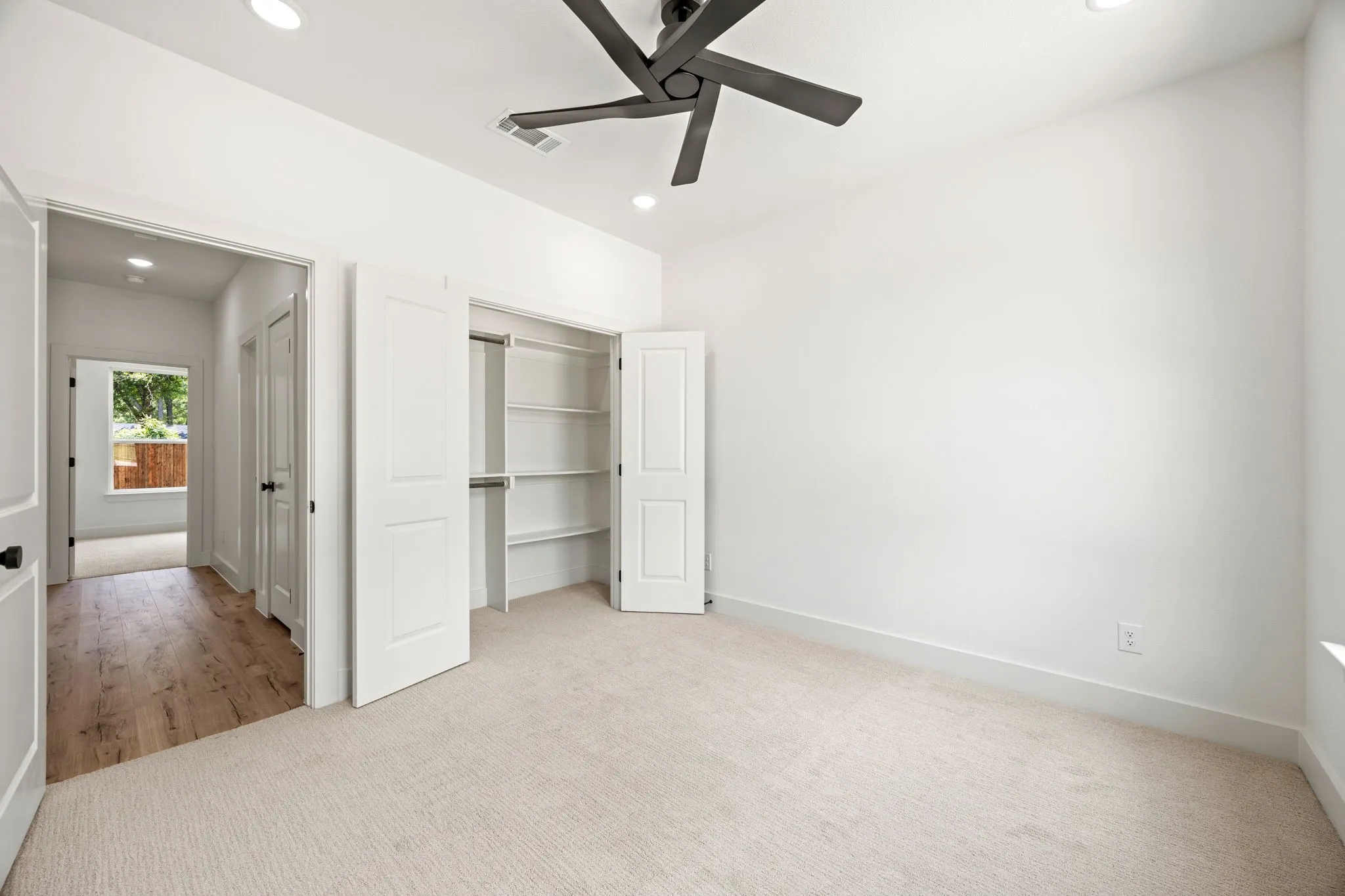 Single Family Residence For Sale in Navarro County , 402 S Humphrey Avenue, Kerens, Texas 75144, 3 Bedroom, 3 Bathroom, 2 Garage spaces, 1,650 Sqft, built in 2025, mls#21232289, Real Estate Agent in Kerens, Homes For Sale in Navarro county, Homes For Sale in Kerens, Realtor in Kerens Texas, Real Estate Brokerage Independent Realty Texas, Luminita Cordes Realtor
