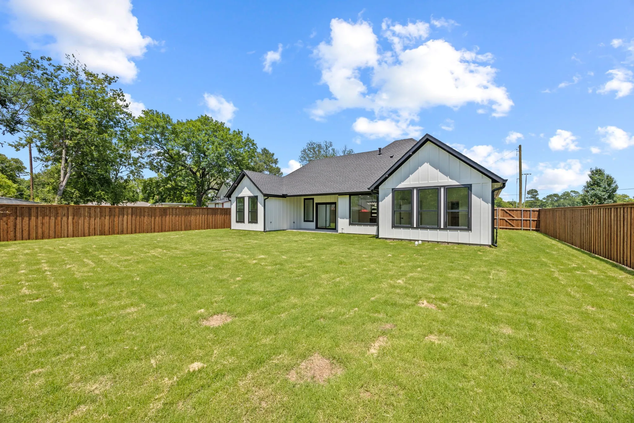 Single Family Residence For Sale in Navarro County , 402 S Humphrey Avenue, Kerens, Texas 75144, 3 Bedroom, 3 Bathroom, 2 Garage spaces, 1,650 Sqft, built in 2025, mls#21232289, Real Estate Agent in Kerens, Homes For Sale in Navarro county, Homes For Sale in Kerens, Realtor in Kerens Texas, Real Estate Brokerage Independent Realty Texas, Luminita Cordes Realtor