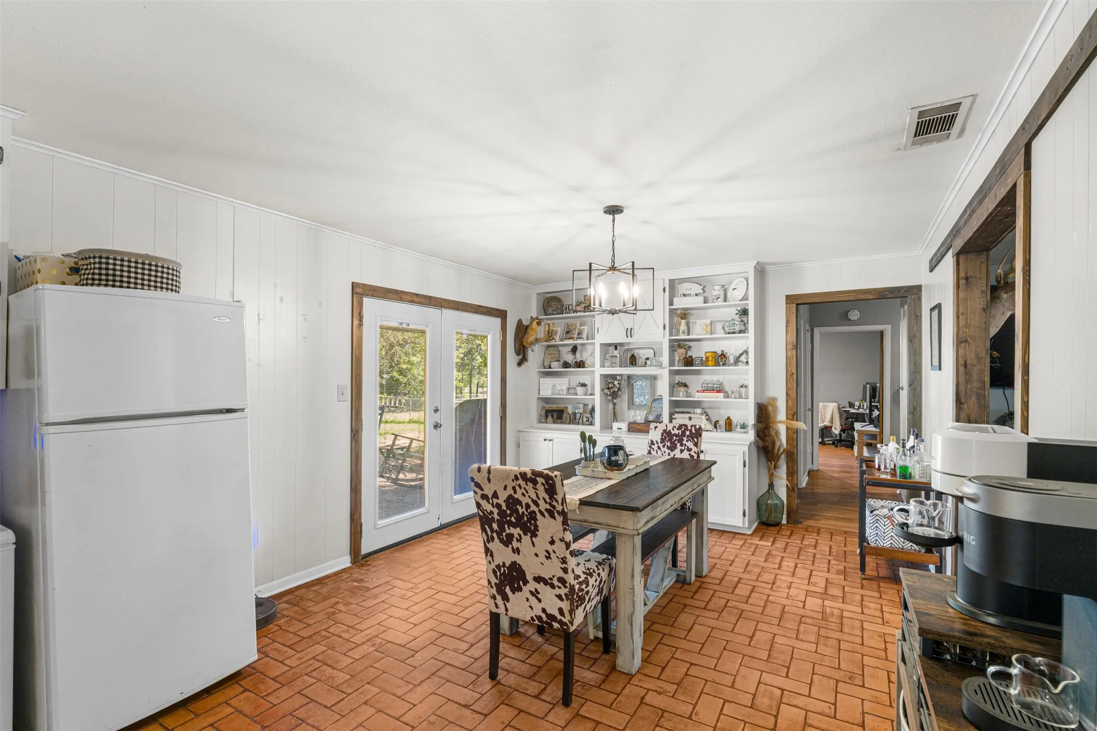 veiw to kitchen from dining