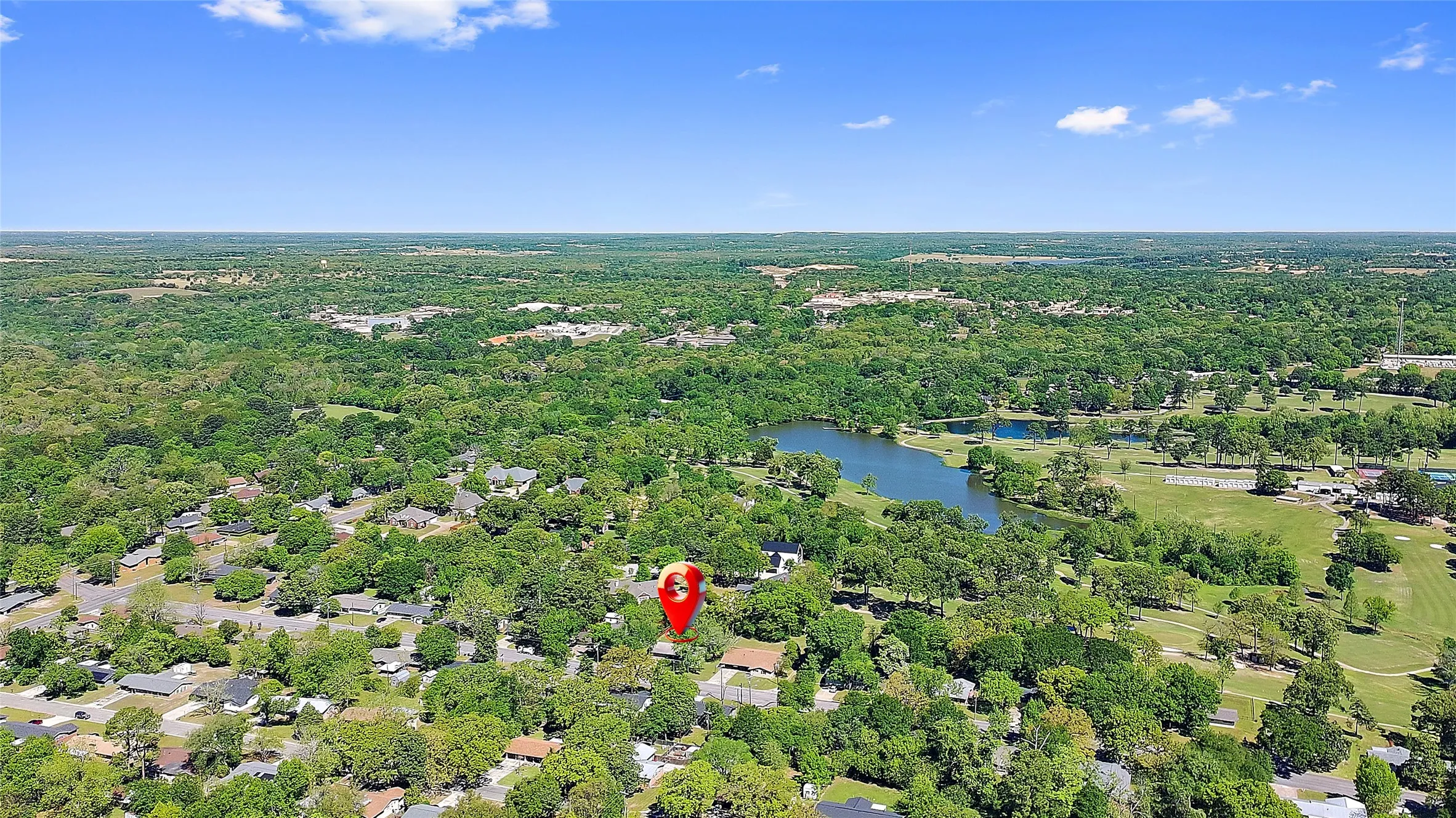 Single Family Residence For Sale in Henderson County , 602 Colonial Drive, Athens, Texas 75751, 3 Bedroom, 2 Bathroom, Garage spaces, 1,547 Sqft, built in 1963, Preowned, mls#21223888, Real Estate Agent in Athens, Homes For Sale in Henderson county, Homes For Sale in Athens, Realtor in Athens Texas, Real Estate Brokerage Independent Realty Texas, Luminita Cordes Realtor
