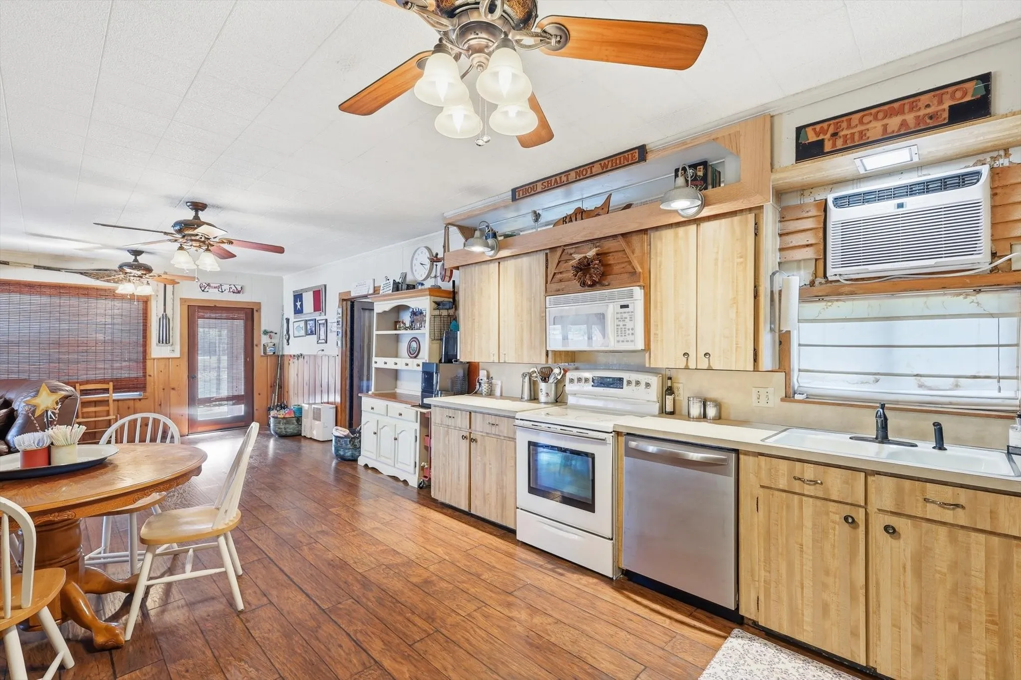 Single Family Residence For Sale in Palo Pinto County , 4513 Chapel Road, Possum Kingdom Lake, Texas 76450, 2 Bedroom, 2 Bathroom, 3 Garage spaces, 1,448 Sqft, built in 0, Unknown, mls#21199982, Real Estate Agent in Possum Kingdom Lake, Homes For Sale in Palo Pinto county, Homes For Sale in Possum Kingdom Lake, Realtor in Possum Kingdom Lake Texas, Real Estate Brokerage Independent Realty Texas, Luminita Cordes Realtor