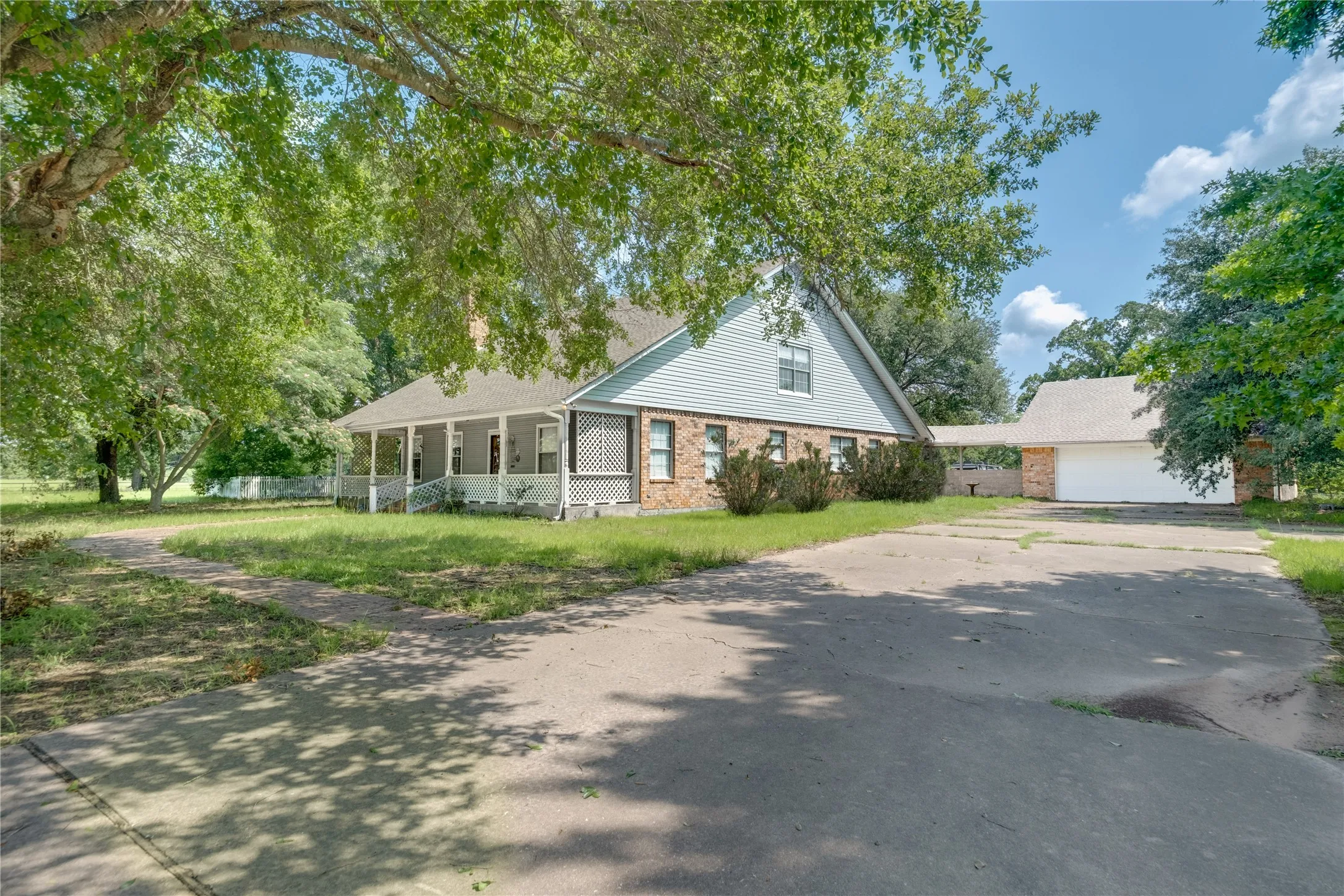 Farm For Sale in Anderson County , 1710 An County Road 463, Montalba, Texas 75853, 4 Bedrooms, 3 Bathrooms, 2 Garage spaces, 3,216 Sqft, built in 1994, Price $690,000, mls#21232375, Real Estate Agent in Montalba, Homes For Sale in Anderson county, Homes For Sale in Montalba, Realtor in Montalba Texas, Real Estate Brokerage Independent Realty Texas, Luminita Cordes Realtor