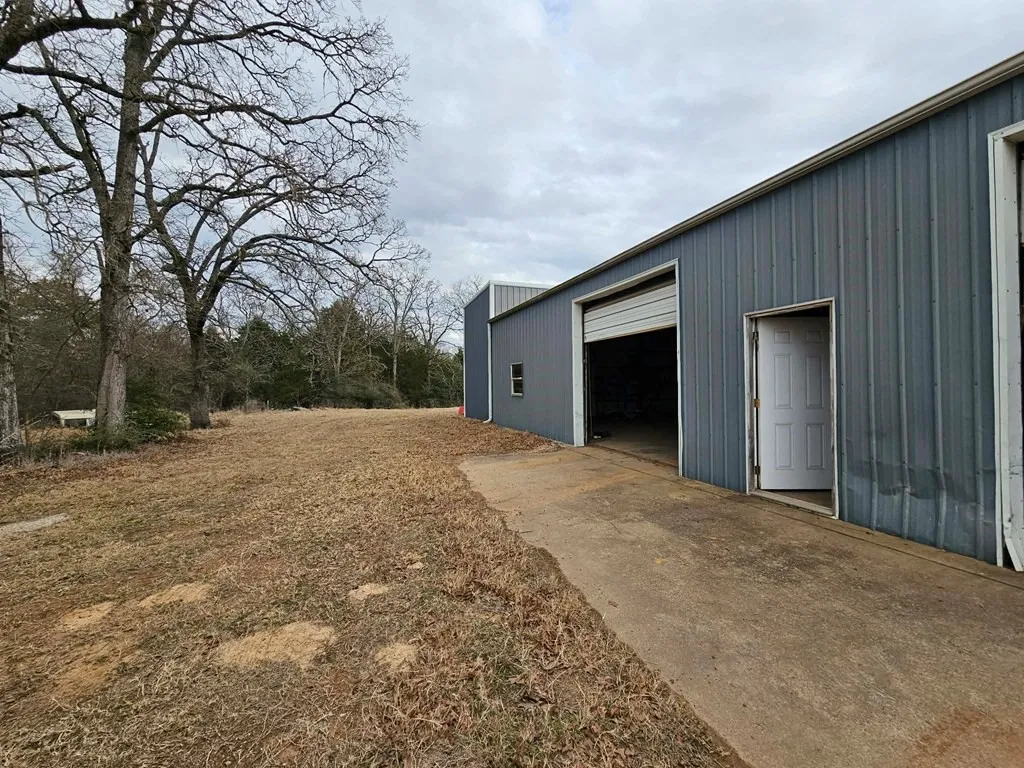 Farm For Sale in Anderson County , 1710 An County Road 463, Montalba, Texas 75853, 4 Bedrooms, 3 Bathrooms, 2 Garage spaces, 3,216 Sqft, built in 1994, Price $690,000, mls#21232375, Real Estate Agent in Montalba, Homes For Sale in Anderson county, Homes For Sale in Montalba, Realtor in Montalba Texas, Real Estate Brokerage Independent Realty Texas, Luminita Cordes Realtor