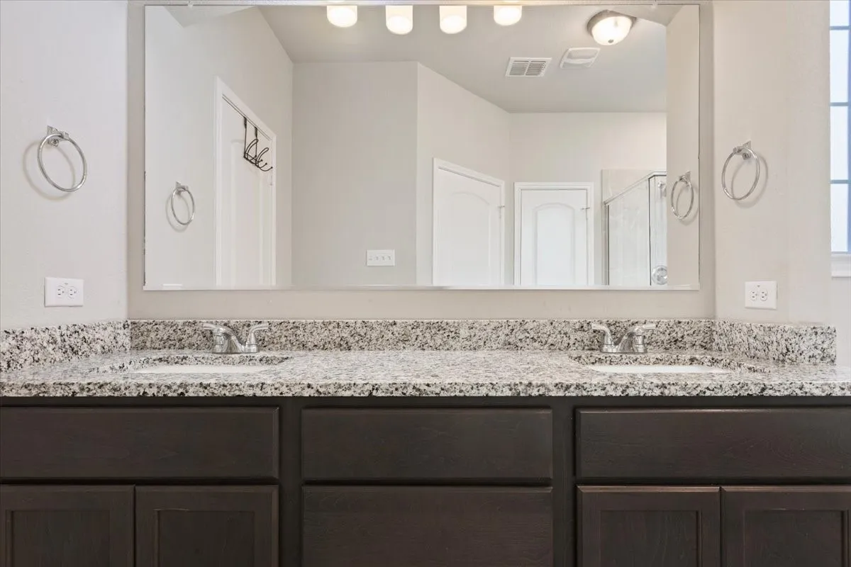 Single Family Residence For Sale in Mc Lennan County , 10416 Langham Drive, Waco, Texas 76708, 4 Bedrooms, 4 Bathrooms, 2 Garage spaces, 2,724 Sqft, built in 2020, Preowned, Price $375,000, mls#21230667, Real Estate Agent in Waco, Homes For Sale in Mc Lennan county, Homes For Sale in Waco, Realtor in Waco Texas, Real Estate Brokerage Independent Realty Texas, Luminita Cordes Realtor