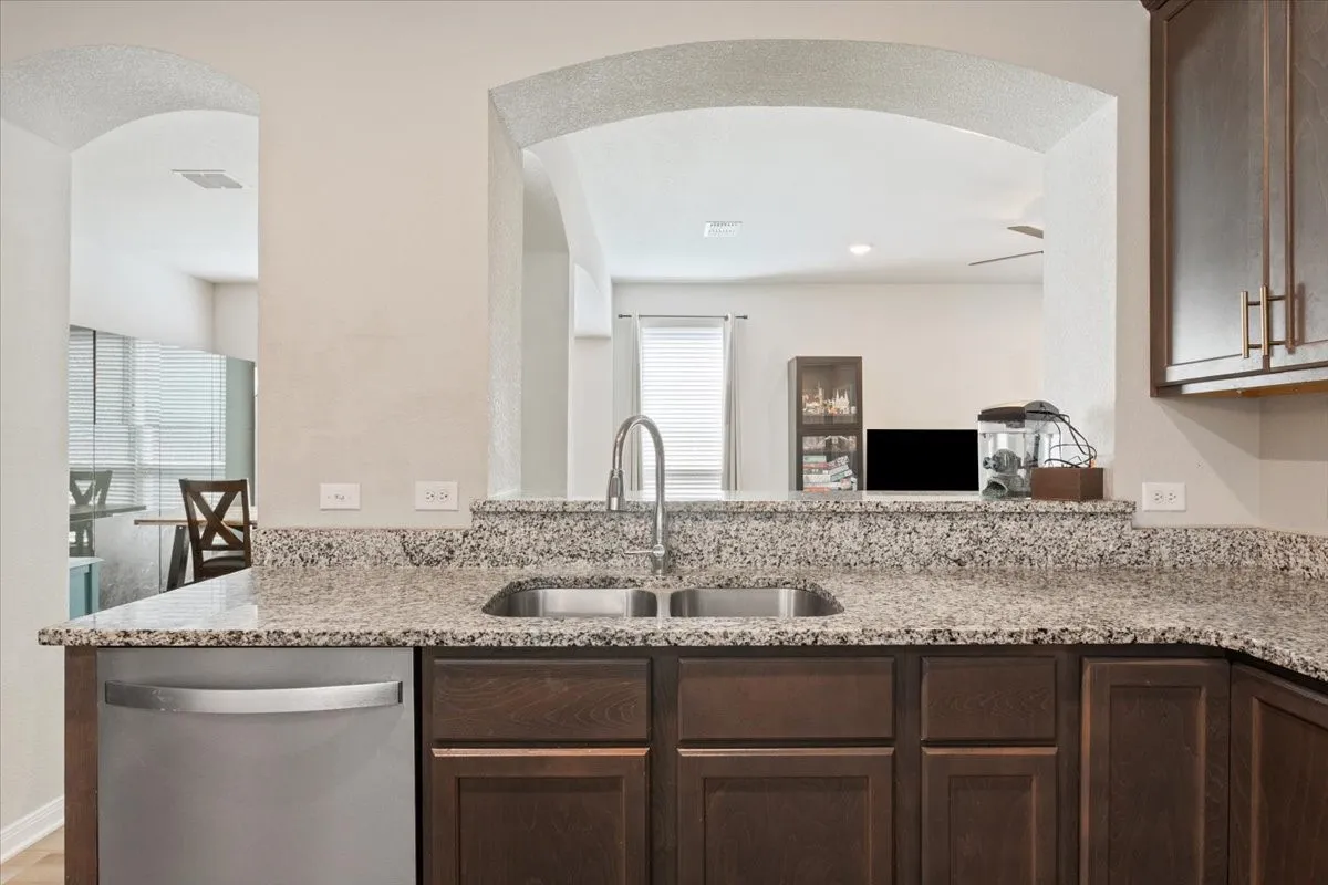 Single Family Residence For Sale in Mc Lennan County , 10416 Langham Drive, Waco, Texas 76708, 4 Bedrooms, 4 Bathrooms, 2 Garage spaces, 2,724 Sqft, built in 2020, Preowned, Price $375,000, mls#21230667, Real Estate Agent in Waco, Homes For Sale in Mc Lennan county, Homes For Sale in Waco, Realtor in Waco Texas, Real Estate Brokerage Independent Realty Texas, Luminita Cordes Realtor