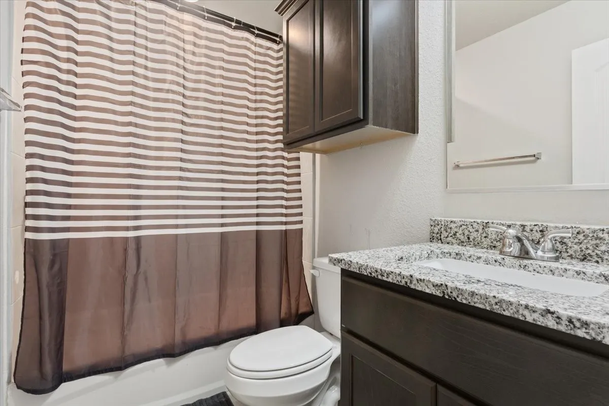 Single Family Residence For Sale in Mc Lennan County , 10416 Langham Drive, Waco, Texas 76708, 4 Bedrooms, 4 Bathrooms, 2 Garage spaces, 2,724 Sqft, built in 2020, Preowned, Price $375,000, mls#21230667, Real Estate Agent in Waco, Homes For Sale in Mc Lennan county, Homes For Sale in Waco, Realtor in Waco Texas, Real Estate Brokerage Independent Realty Texas, Luminita Cordes Realtor