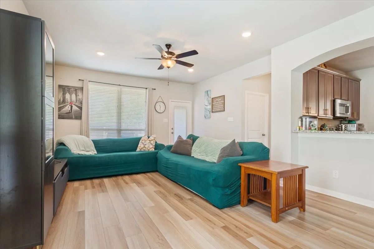 Single Family Residence For Sale in Mc Lennan County , 10416 Langham Drive, Waco, Texas 76708, 4 Bedrooms, 4 Bathrooms, 2 Garage spaces, 2,724 Sqft, built in 2020, Preowned, Price $375,000, mls#21230667, Real Estate Agent in Waco, Homes For Sale in Mc Lennan county, Homes For Sale in Waco, Realtor in Waco Texas, Real Estate Brokerage Independent Realty Texas, Luminita Cordes Realtor