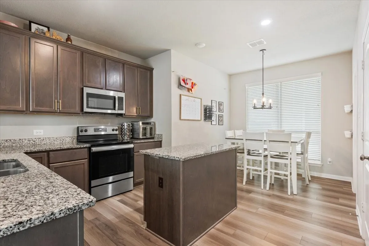 Single Family Residence For Sale in Mc Lennan County , 10416 Langham Drive, Waco, Texas 76708, 4 Bedrooms, 4 Bathrooms, 2 Garage spaces, 2,724 Sqft, built in 2020, Preowned, Price $375,000, mls#21230667, Real Estate Agent in Waco, Homes For Sale in Mc Lennan county, Homes For Sale in Waco, Realtor in Waco Texas, Real Estate Brokerage Independent Realty Texas, Luminita Cordes Realtor