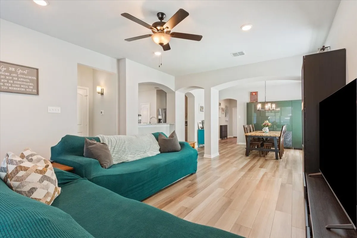 Single Family Residence For Sale in Mc Lennan County , 10416 Langham Drive, Waco, Texas 76708, 4 Bedrooms, 4 Bathrooms, 2 Garage spaces, 2,724 Sqft, built in 2020, Preowned, Price $375,000, mls#21230667, Real Estate Agent in Waco, Homes For Sale in Mc Lennan county, Homes For Sale in Waco, Realtor in Waco Texas, Real Estate Brokerage Independent Realty Texas, Luminita Cordes Realtor