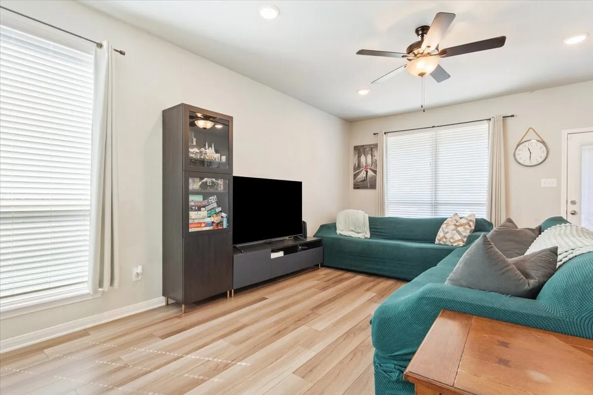 Single Family Residence For Sale in Mc Lennan County , 10416 Langham Drive, Waco, Texas 76708, 4 Bedrooms, 4 Bathrooms, 2 Garage spaces, 2,724 Sqft, built in 2020, Preowned, Price $375,000, mls#21230667, Real Estate Agent in Waco, Homes For Sale in Mc Lennan county, Homes For Sale in Waco, Realtor in Waco Texas, Real Estate Brokerage Independent Realty Texas, Luminita Cordes Realtor
