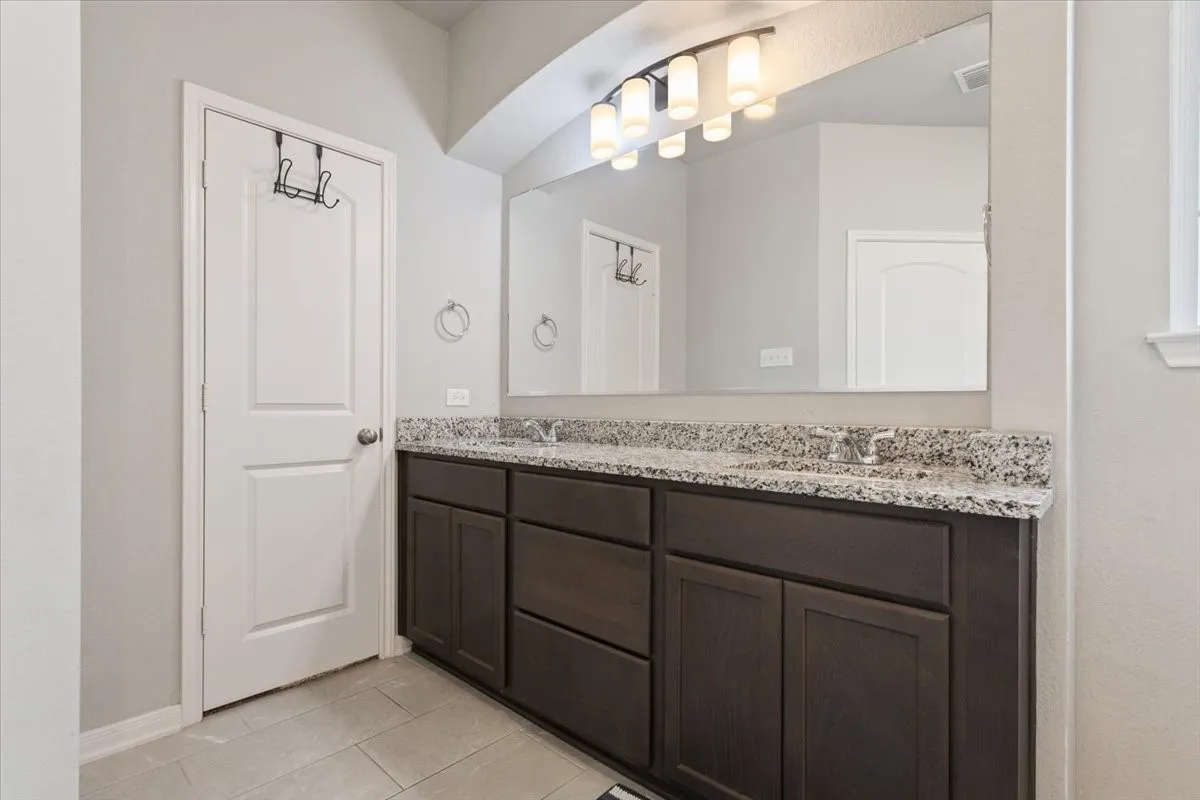 Single Family Residence For Sale in Mc Lennan County , 10416 Langham Drive, Waco, Texas 76708, 4 Bedrooms, 4 Bathrooms, 2 Garage spaces, 2,724 Sqft, built in 2020, Preowned, Price $375,000, mls#21230667, Real Estate Agent in Waco, Homes For Sale in Mc Lennan county, Homes For Sale in Waco, Realtor in Waco Texas, Real Estate Brokerage Independent Realty Texas, Luminita Cordes Realtor