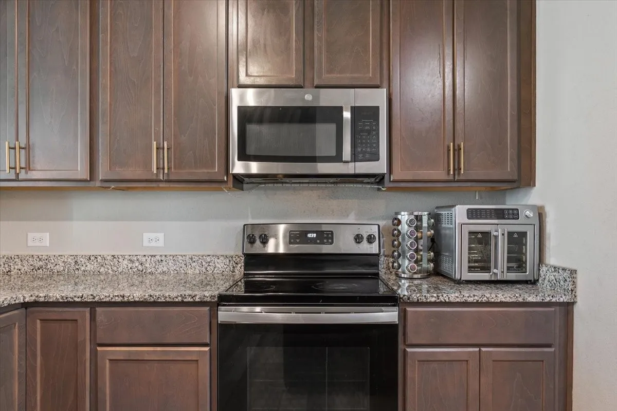 Single Family Residence For Sale in Mc Lennan County , 10416 Langham Drive, Waco, Texas 76708, 4 Bedrooms, 4 Bathrooms, 2 Garage spaces, 2,724 Sqft, built in 2020, Preowned, Price $375,000, mls#21230667, Real Estate Agent in Waco, Homes For Sale in Mc Lennan county, Homes For Sale in Waco, Realtor in Waco Texas, Real Estate Brokerage Independent Realty Texas, Luminita Cordes Realtor