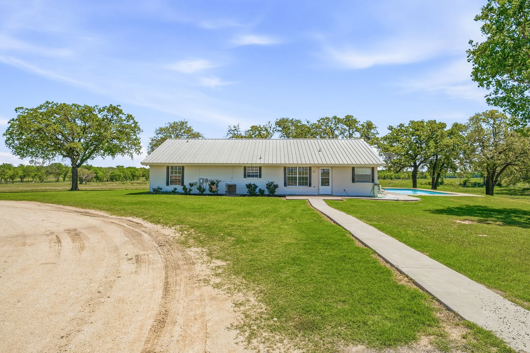 Farm For Sale in Erath County , 802 Private Road 1675, Stephenville, Texas 76401, 3 Bedroom, 2 Bathroom, Garage spaces, 2,223 Sqft, built in 2002, mls#21232356, Real Estate Agent in Stephenville, Homes For Sale in Erath county, Homes For Sale in Stephenville, Realtor in Stephenville Texas, Real Estate Brokerage Independent Realty Texas, Luminita Cordes Realtor