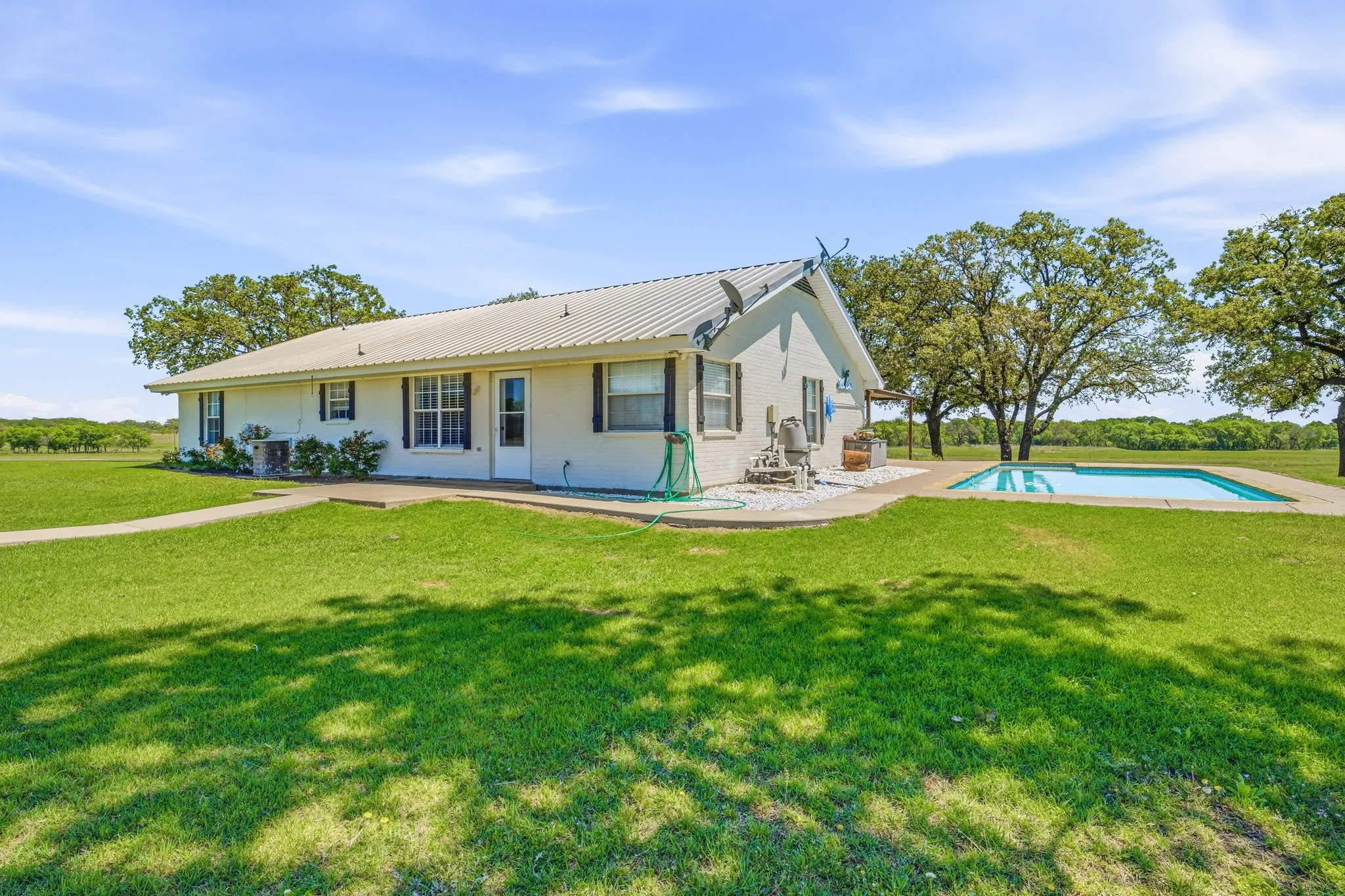 Farm For Sale in Erath County , 802 Private Road 1675, Stephenville, Texas 76401, 3 Bedroom, 2 Bathroom, Garage spaces, 2,223 Sqft, built in 2002, mls#21232356, Real Estate Agent in Stephenville, Homes For Sale in Erath county, Homes For Sale in Stephenville, Realtor in Stephenville Texas, Real Estate Brokerage Independent Realty Texas, Luminita Cordes Realtor