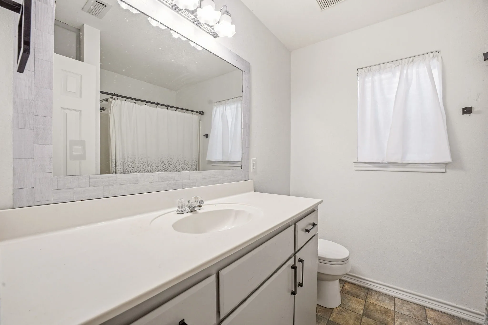 Farm For Sale in Erath County , 802 Private Road 1675, Stephenville, Texas 76401, 3 Bedroom, 2 Bathroom, Garage spaces, 2,223 Sqft, built in 2002, mls#21232356, Real Estate Agent in Stephenville, Homes For Sale in Erath county, Homes For Sale in Stephenville, Realtor in Stephenville Texas, Real Estate Brokerage Independent Realty Texas, Luminita Cordes Realtor