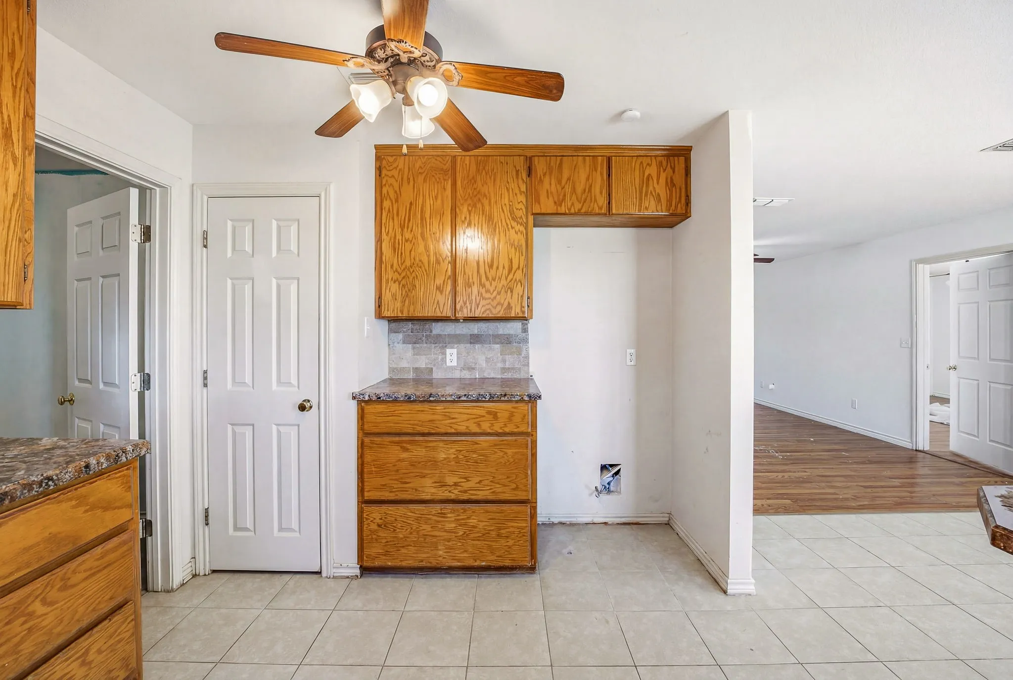 Farm For Sale in Erath County , 802 Private Road 1675, Stephenville, Texas 76401, 3 Bedroom, 2 Bathroom, Garage spaces, 2,223 Sqft, built in 2002, mls#21232356, Real Estate Agent in Stephenville, Homes For Sale in Erath county, Homes For Sale in Stephenville, Realtor in Stephenville Texas, Real Estate Brokerage Independent Realty Texas, Luminita Cordes Realtor
