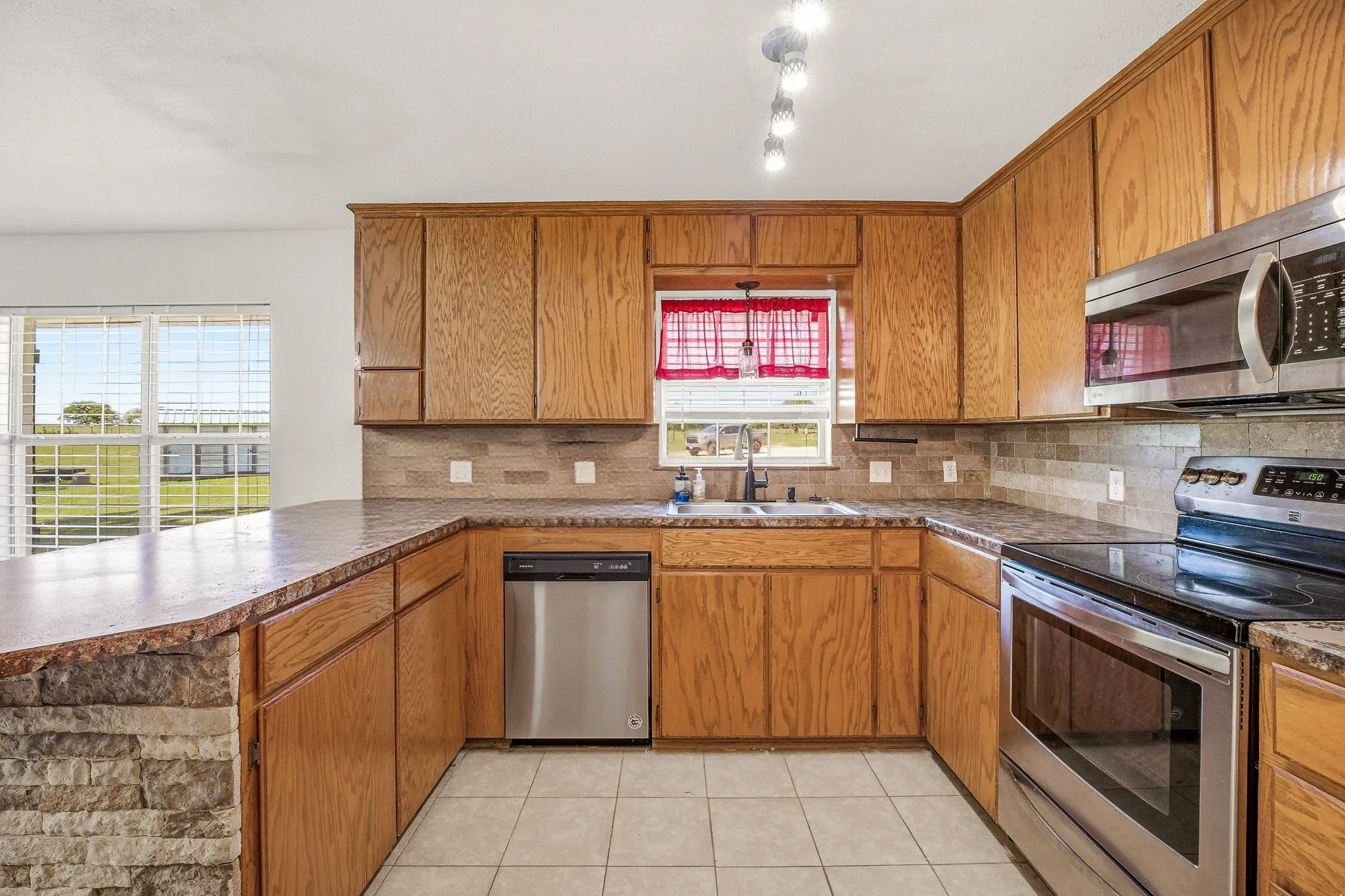 Farm For Sale in Erath County , 802 Private Road 1675, Stephenville, Texas 76401, 3 Bedroom, 2 Bathroom, Garage spaces, 2,223 Sqft, built in 2002, mls#21232356, Real Estate Agent in Stephenville, Homes For Sale in Erath county, Homes For Sale in Stephenville, Realtor in Stephenville Texas, Real Estate Brokerage Independent Realty Texas, Luminita Cordes Realtor