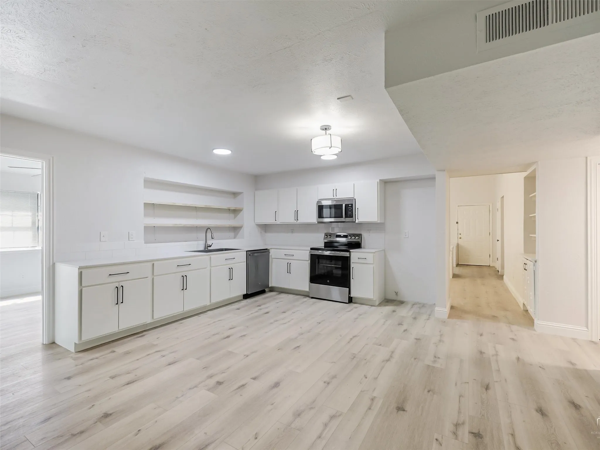 Single Family Residence For Rent in Dallas County , 4314 Arrowwood Street, Mesquite, Texas 75150, 4 Bedroom, 3 Bathroom, 2 Garage spaces, 2,011 Sqft, built in 1983, Preowned, mls#21228842, Real Estate Agent in Mesquite, Homes For Rent in Dallas county, Homes For Rent in Mesquite, Realtor in Mesquite Texas, Real Estate Brokerage Independent Realty Texas, Luminita Cordes Realtor
