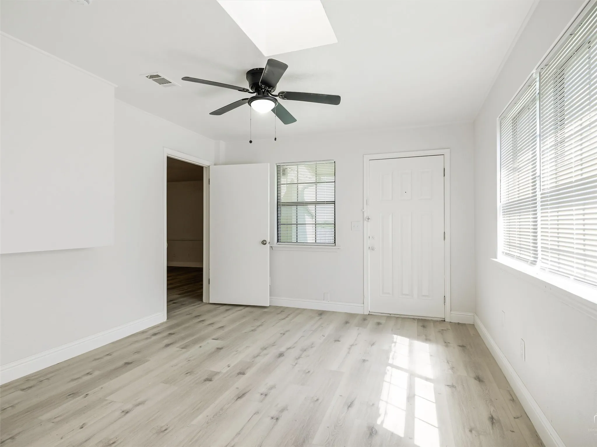 Single Family Residence For Rent in Dallas County , 4314 Arrowwood Street, Mesquite, Texas 75150, 4 Bedroom, 3 Bathroom, 2 Garage spaces, 2,011 Sqft, built in 1983, Preowned, mls#21228842, Real Estate Agent in Mesquite, Homes For Rent in Dallas county, Homes For Rent in Mesquite, Realtor in Mesquite Texas, Real Estate Brokerage Independent Realty Texas, Luminita Cordes Realtor