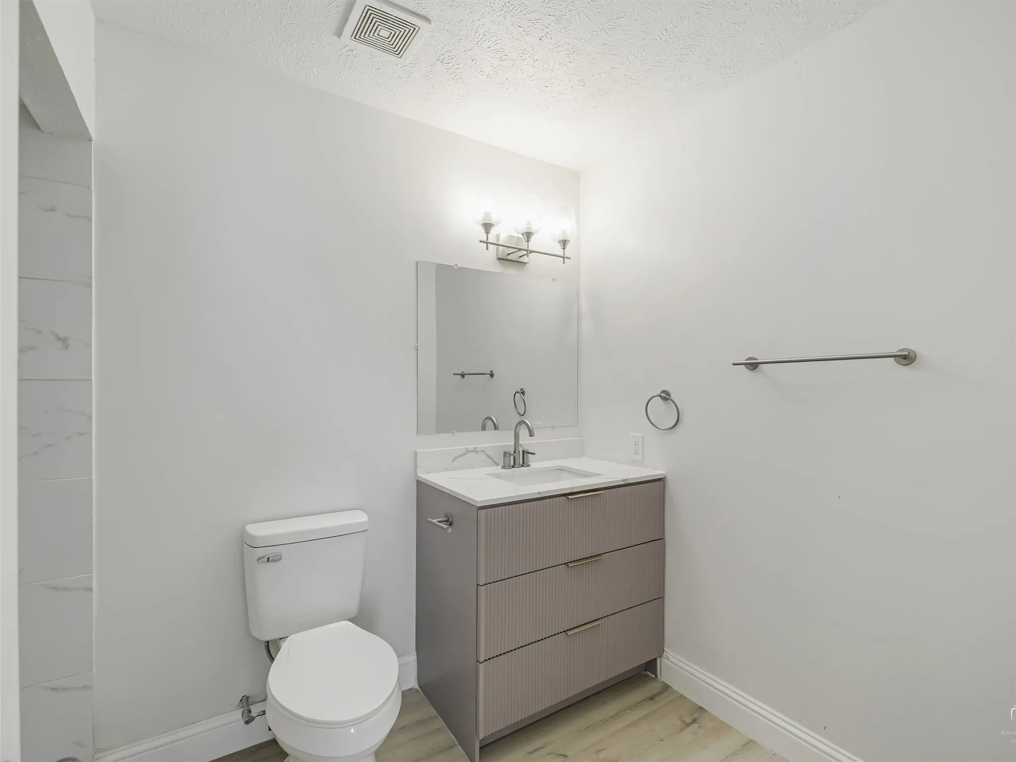 Single Family Residence For Rent in Dallas County , 4314 Arrowwood Street, Mesquite, Texas 75150, 4 Bedroom, 3 Bathroom, 2 Garage spaces, 2,011 Sqft, built in 1983, Preowned, mls#21228842, Real Estate Agent in Mesquite, Homes For Rent in Dallas county, Homes For Rent in Mesquite, Realtor in Mesquite Texas, Real Estate Brokerage Independent Realty Texas, Luminita Cordes Realtor