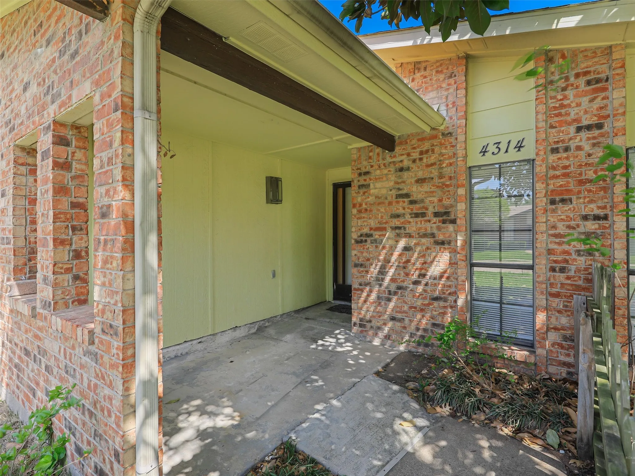 Single Family Residence For Rent in Dallas County , 4314 Arrowwood Street, Mesquite, Texas 75150, 4 Bedroom, 3 Bathroom, 2 Garage spaces, 2,011 Sqft, built in 1983, Preowned, mls#21228842, Real Estate Agent in Mesquite, Homes For Rent in Dallas county, Homes For Rent in Mesquite, Realtor in Mesquite Texas, Real Estate Brokerage Independent Realty Texas, Luminita Cordes Realtor