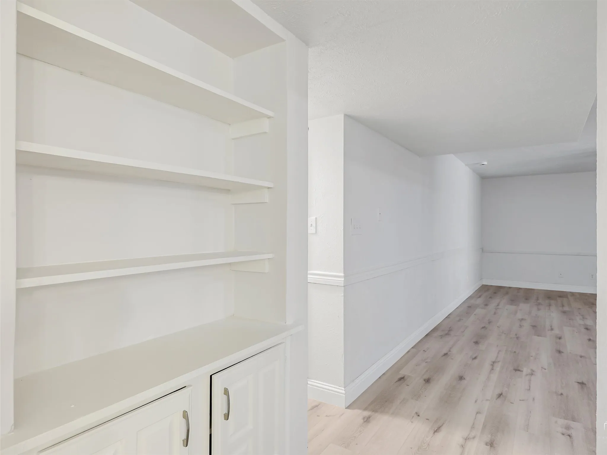 Single Family Residence For Rent in Dallas County , 4314 Arrowwood Street, Mesquite, Texas 75150, 4 Bedroom, 3 Bathroom, 2 Garage spaces, 2,011 Sqft, built in 1983, Preowned, mls#21228842, Real Estate Agent in Mesquite, Homes For Rent in Dallas county, Homes For Rent in Mesquite, Realtor in Mesquite Texas, Real Estate Brokerage Independent Realty Texas, Luminita Cordes Realtor