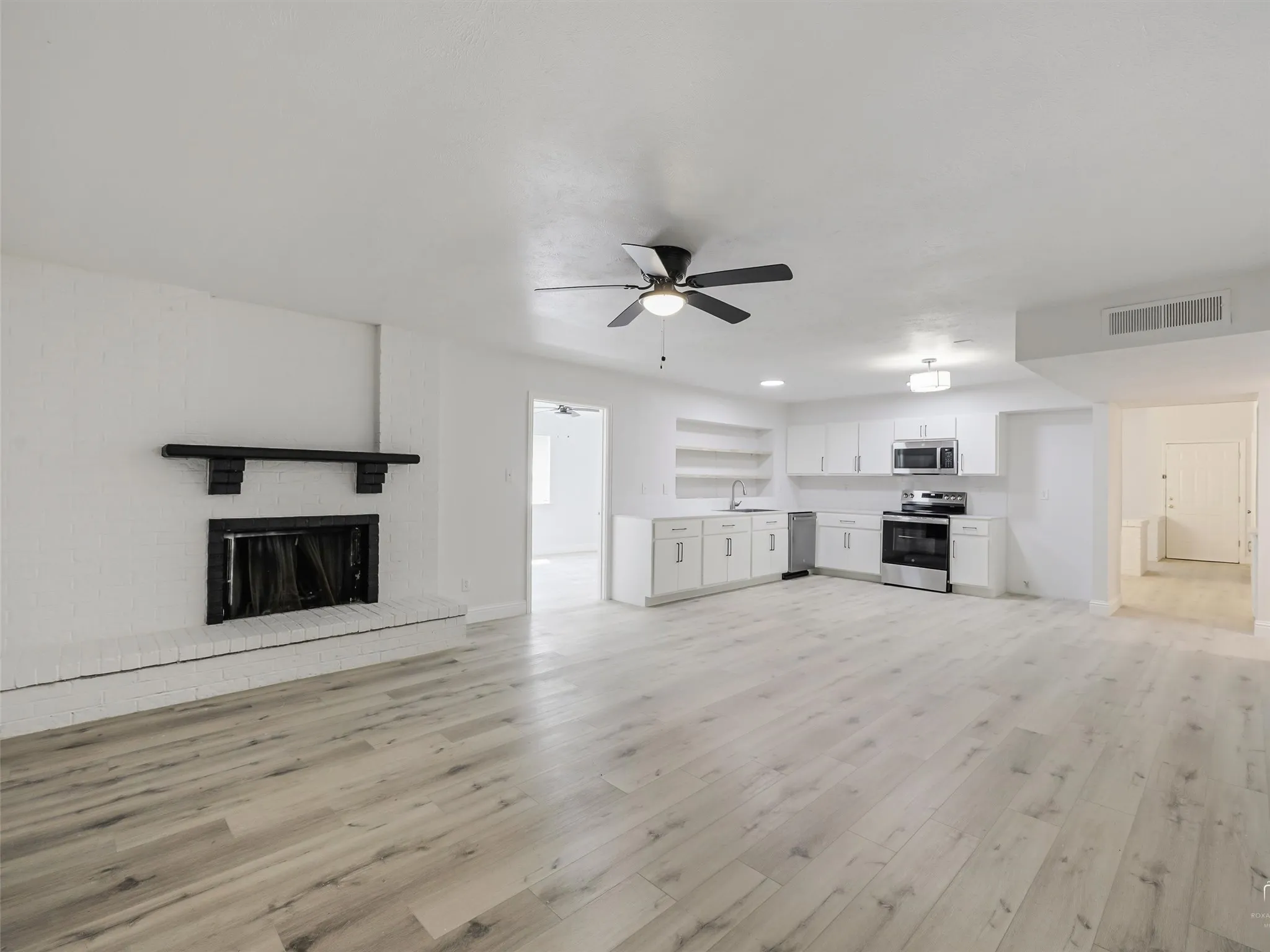 Single Family Residence For Rent in Dallas County , 4314 Arrowwood Street, Mesquite, Texas 75150, 4 Bedroom, 3 Bathroom, 2 Garage spaces, 2,011 Sqft, built in 1983, Preowned, mls#21228842, Real Estate Agent in Mesquite, Homes For Rent in Dallas county, Homes For Rent in Mesquite, Realtor in Mesquite Texas, Real Estate Brokerage Independent Realty Texas, Luminita Cordes Realtor