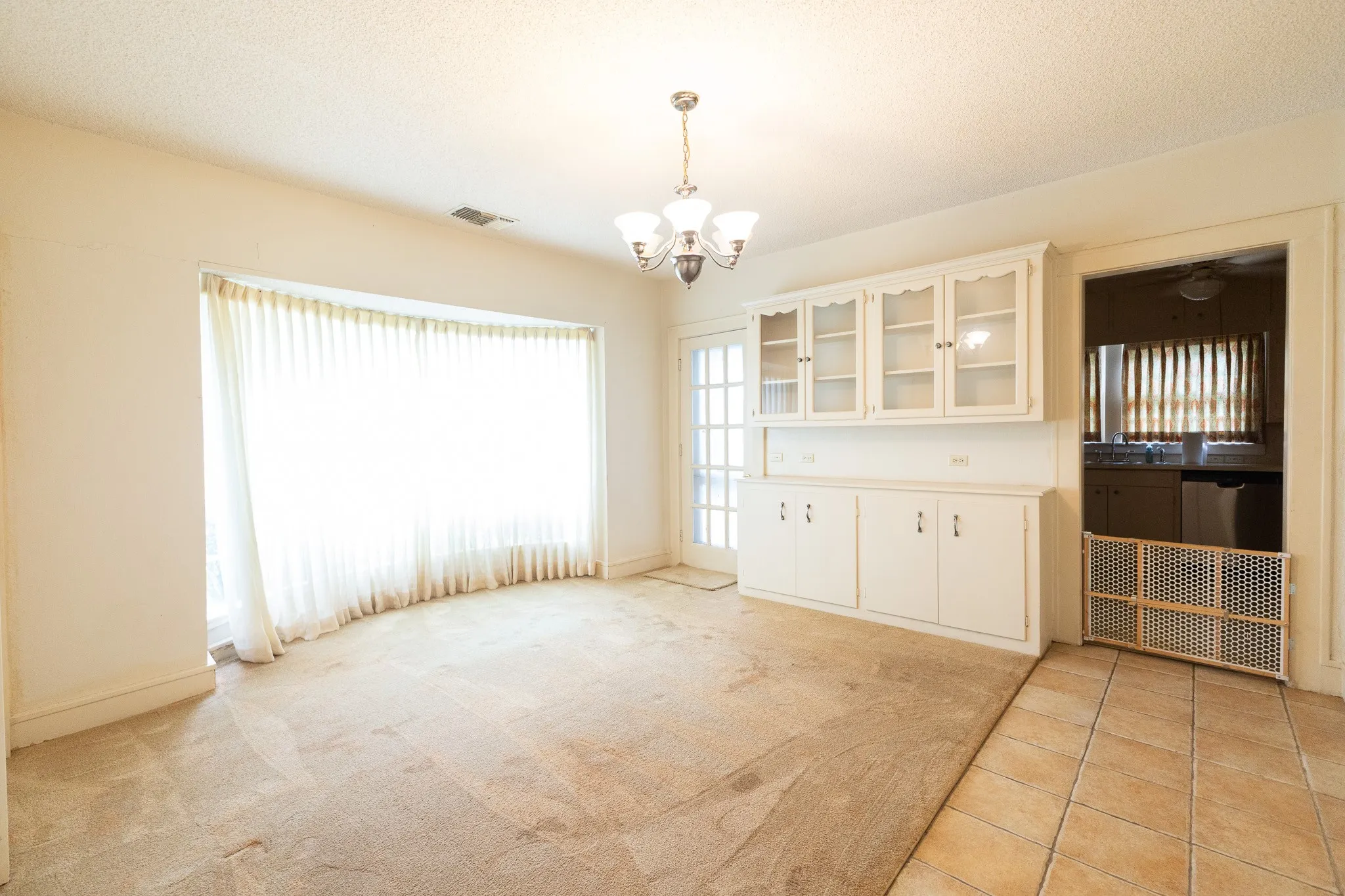 Single Family Residence For Sale in Coleman County , 1001 W Walnut Street, Coleman, Texas 76834, 3 Bedroom, 3 Bathroom, 2 Garage spaces, 3,461 Sqft, built in 1926, Preowned, mls#21232482, Real Estate Agent in Coleman, Homes For Sale in Coleman county, Homes For Sale in Coleman, Realtor in Coleman Texas, Real Estate Brokerage Independent Realty Texas, Luminita Cordes Realtor