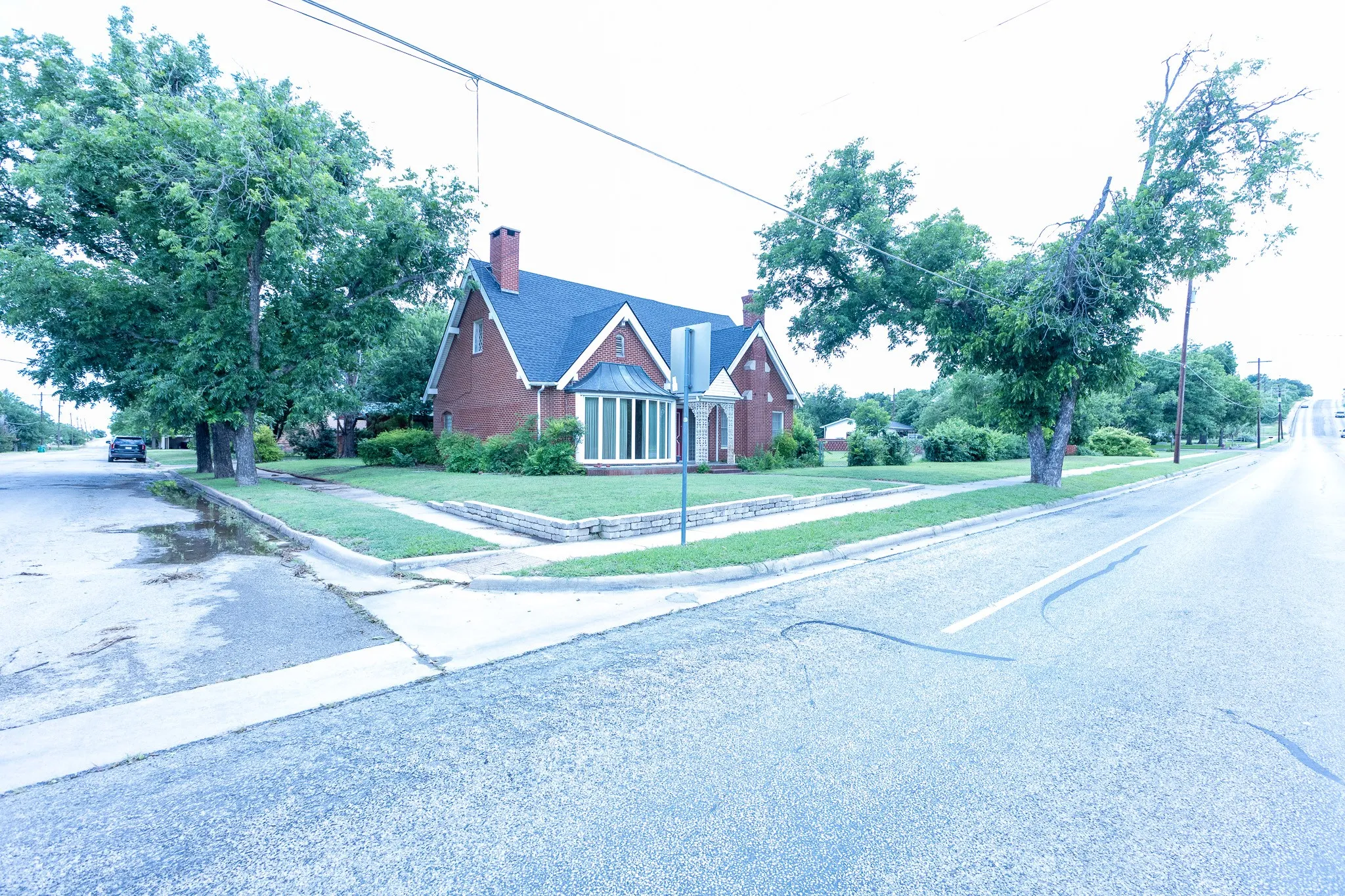 Single Family Residence For Sale in Coleman County , 1001 W Walnut Street, Coleman, Texas 76834, 3 Bedroom, 3 Bathroom, 2 Garage spaces, 3,461 Sqft, built in 1926, Preowned, mls#21232482, Real Estate Agent in Coleman, Homes For Sale in Coleman county, Homes For Sale in Coleman, Realtor in Coleman Texas, Real Estate Brokerage Independent Realty Texas, Luminita Cordes Realtor