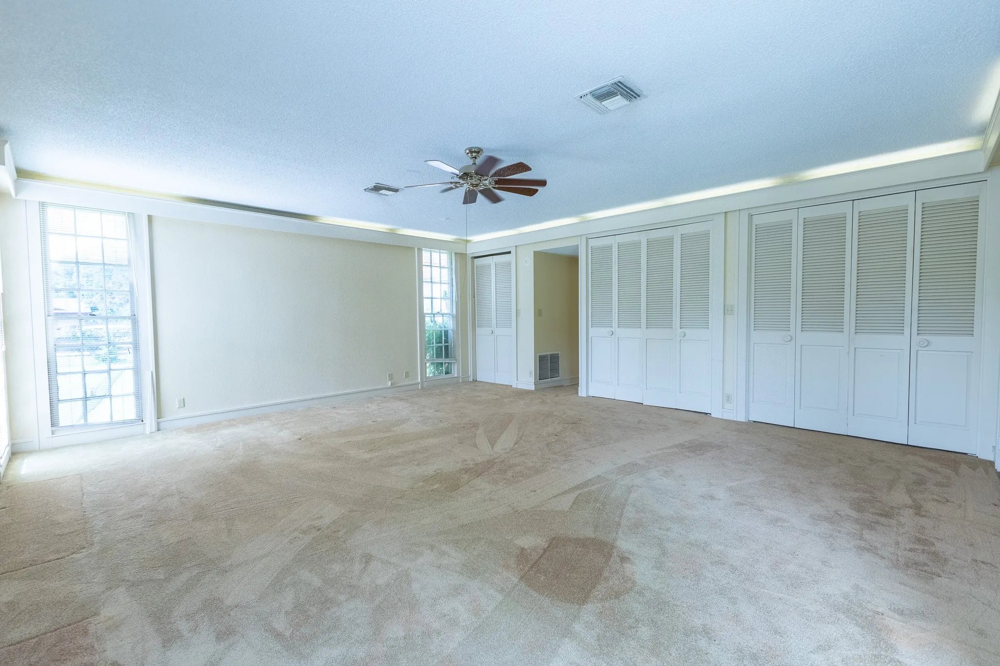 Single Family Residence For Sale in Coleman County , 1001 W Walnut Street, Coleman, Texas 76834, 3 Bedroom, 3 Bathroom, 2 Garage spaces, 3,461 Sqft, built in 1926, Preowned, mls#21232482, Real Estate Agent in Coleman, Homes For Sale in Coleman county, Homes For Sale in Coleman, Realtor in Coleman Texas, Real Estate Brokerage Independent Realty Texas, Luminita Cordes Realtor