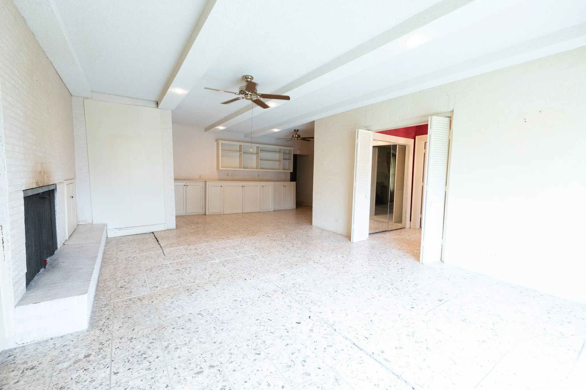 Single Family Residence For Sale in Coleman County , 1001 W Walnut Street, Coleman, Texas 76834, 3 Bedroom, 3 Bathroom, 2 Garage spaces, 3,461 Sqft, built in 1926, Preowned, mls#21232482, Real Estate Agent in Coleman, Homes For Sale in Coleman county, Homes For Sale in Coleman, Realtor in Coleman Texas, Real Estate Brokerage Independent Realty Texas, Luminita Cordes Realtor