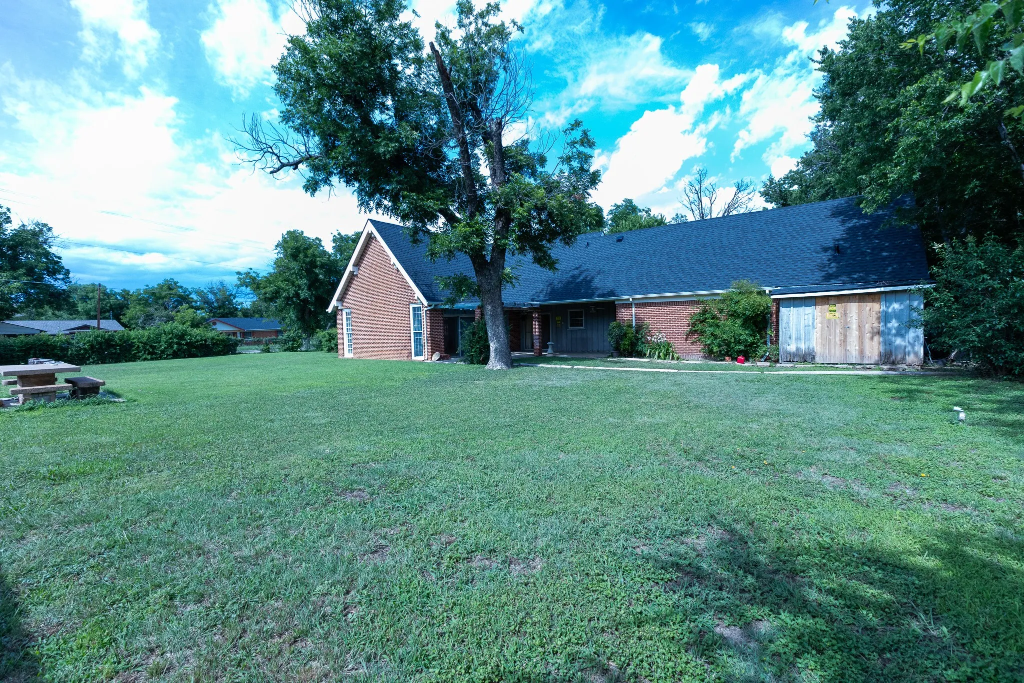 Single Family Residence For Sale in Coleman County , 1001 W Walnut Street, Coleman, Texas 76834, 3 Bedroom, 3 Bathroom, 2 Garage spaces, 3,461 Sqft, built in 1926, Preowned, mls#21232482, Real Estate Agent in Coleman, Homes For Sale in Coleman county, Homes For Sale in Coleman, Realtor in Coleman Texas, Real Estate Brokerage Independent Realty Texas, Luminita Cordes Realtor