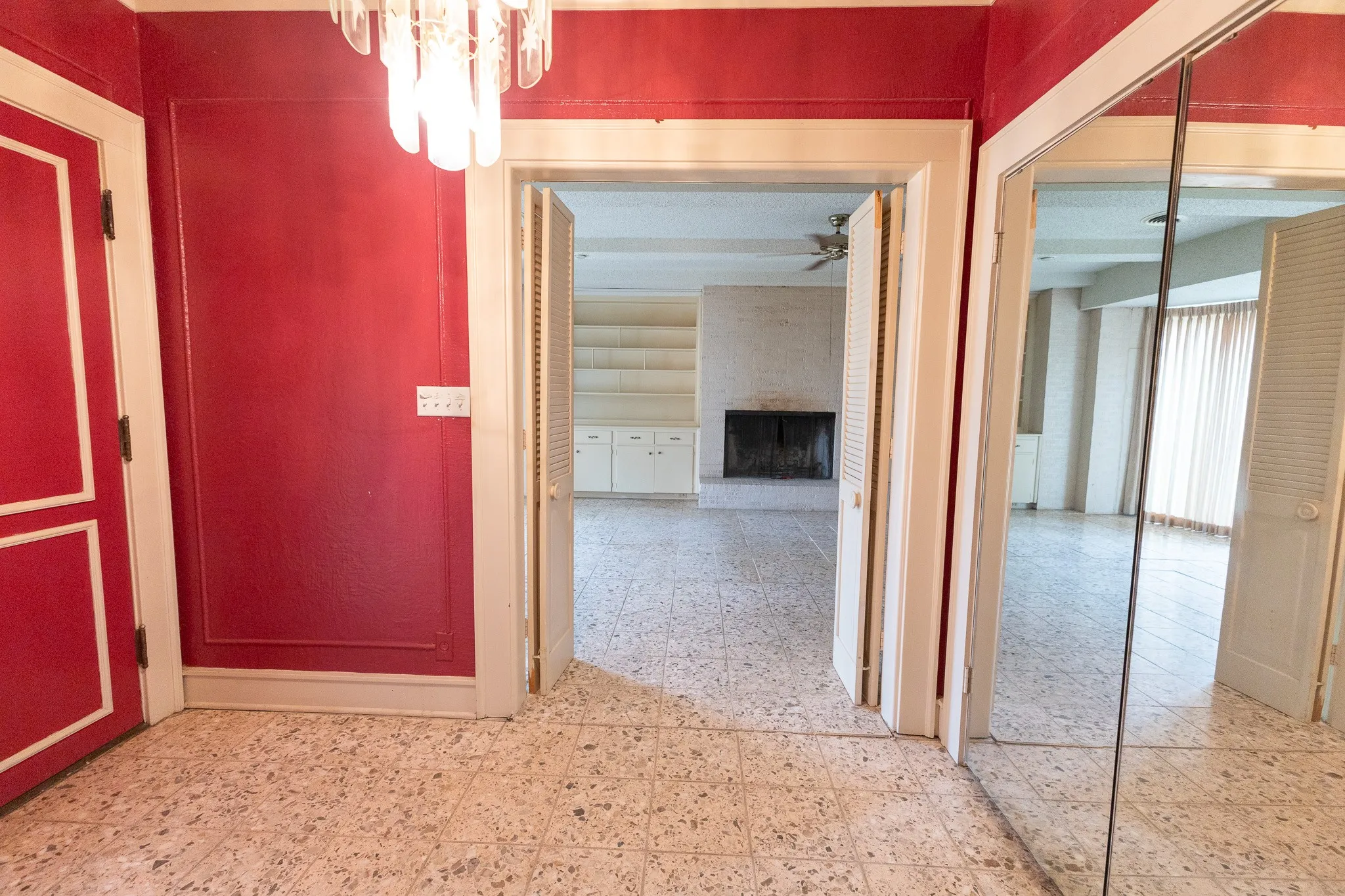 Single Family Residence For Sale in Coleman County , 1001 W Walnut Street, Coleman, Texas 76834, 3 Bedroom, 3 Bathroom, 2 Garage spaces, 3,461 Sqft, built in 1926, Preowned, mls#21232482, Real Estate Agent in Coleman, Homes For Sale in Coleman county, Homes For Sale in Coleman, Realtor in Coleman Texas, Real Estate Brokerage Independent Realty Texas, Luminita Cordes Realtor