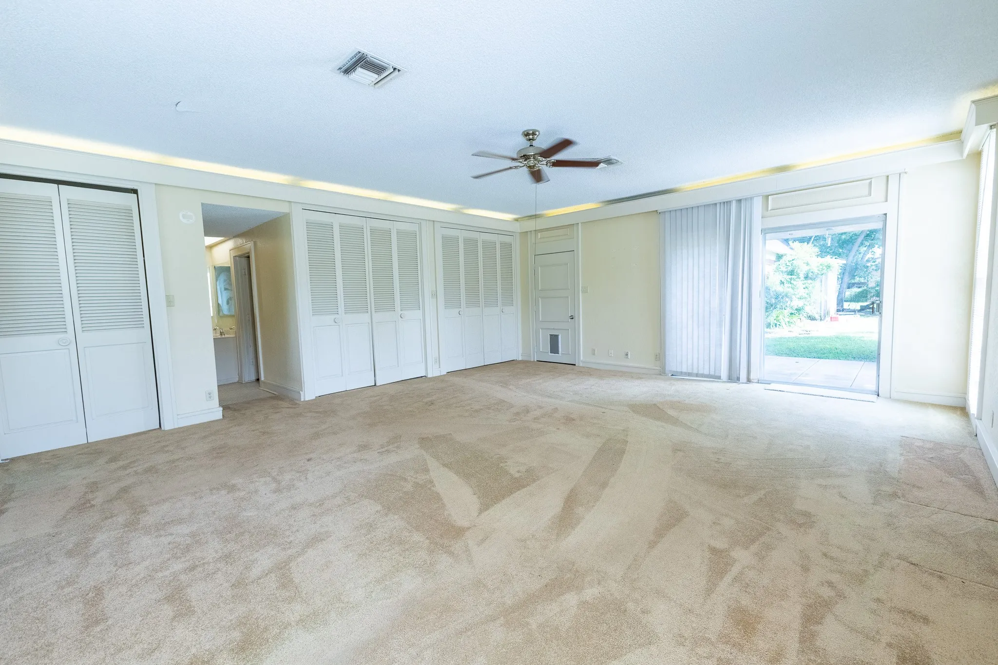 Single Family Residence For Sale in Coleman County , 1001 W Walnut Street, Coleman, Texas 76834, 3 Bedroom, 3 Bathroom, 2 Garage spaces, 3,461 Sqft, built in 1926, Preowned, mls#21232482, Real Estate Agent in Coleman, Homes For Sale in Coleman county, Homes For Sale in Coleman, Realtor in Coleman Texas, Real Estate Brokerage Independent Realty Texas, Luminita Cordes Realtor