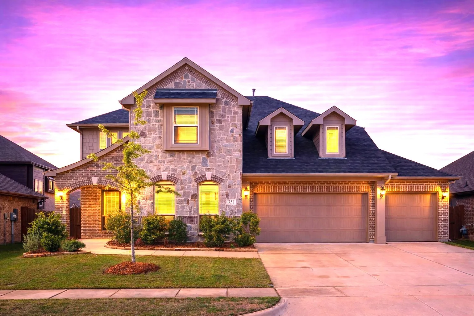 Single Family Residence For Sale in Rockwall County , 351 Bluewood Drive, Fate, Texas 75087, 5 Bedroom, 4 Bathroom, 3 Garage spaces, 3,412 Sqft, built in 2022, Preowned, mls#21229026, Real Estate Agent in Fate, Homes For Sale in Rockwall county, Homes For Sale in Fate, Realtor in Fate Texas, Real Estate Brokerage Independent Realty Texas, Luminita Cordes Realtor