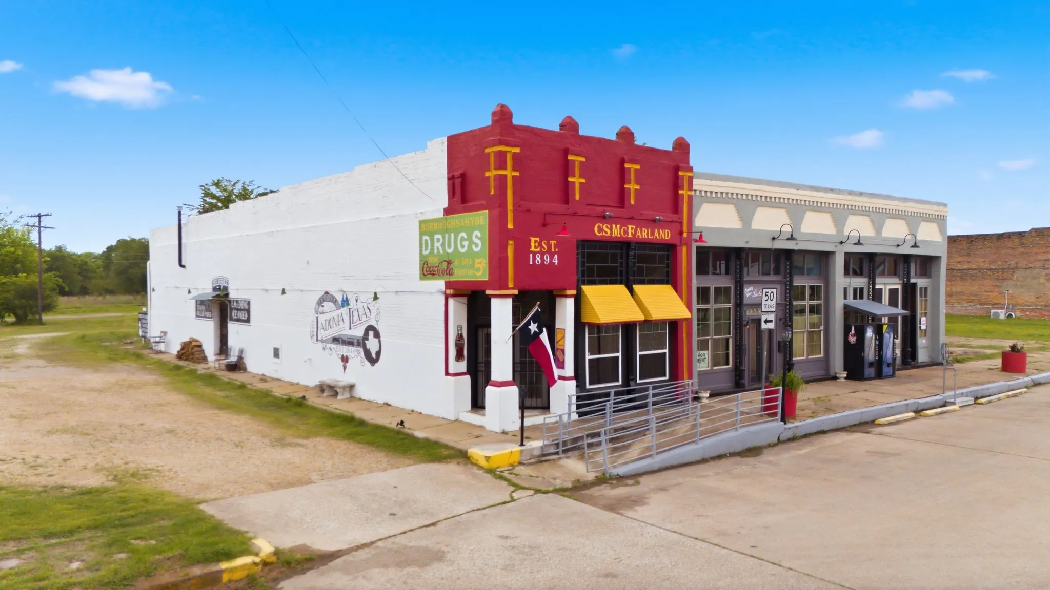 Retail For Sale in Fannin County , 2 S Plaza Street, Ladonia, Texas 75449, 0, 0, Garage spaces, 0 Sqft, built in 1930, Proposed, mls#21223074, Real Estate Agent in Ladonia, Homes For Sale in Fannin county, Homes For Sale in Ladonia, Realtor in Ladonia Texas, Real Estate Brokerage Independent Realty Texas, Luminita Cordes Realtor