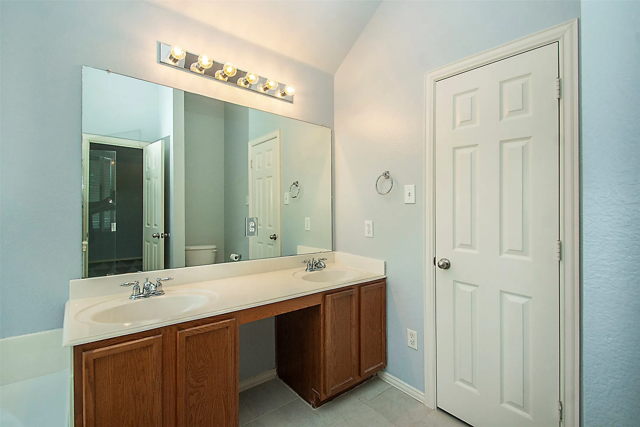 Single Family Residence For Sale in Collin County , 510 Creekside Drive, Anna, Texas 75409, 3 Bedroom, 2 Bathroom, 2 Garage spaces, 1,267 Sqft, built in 2003, Preowned, mls#21230941, Real Estate Agent in Anna, Homes For Sale in Collin county, Homes For Sale in Anna, Realtor in Anna Texas, Real Estate Brokerage Independent Realty Texas, Luminita Cordes Realtor