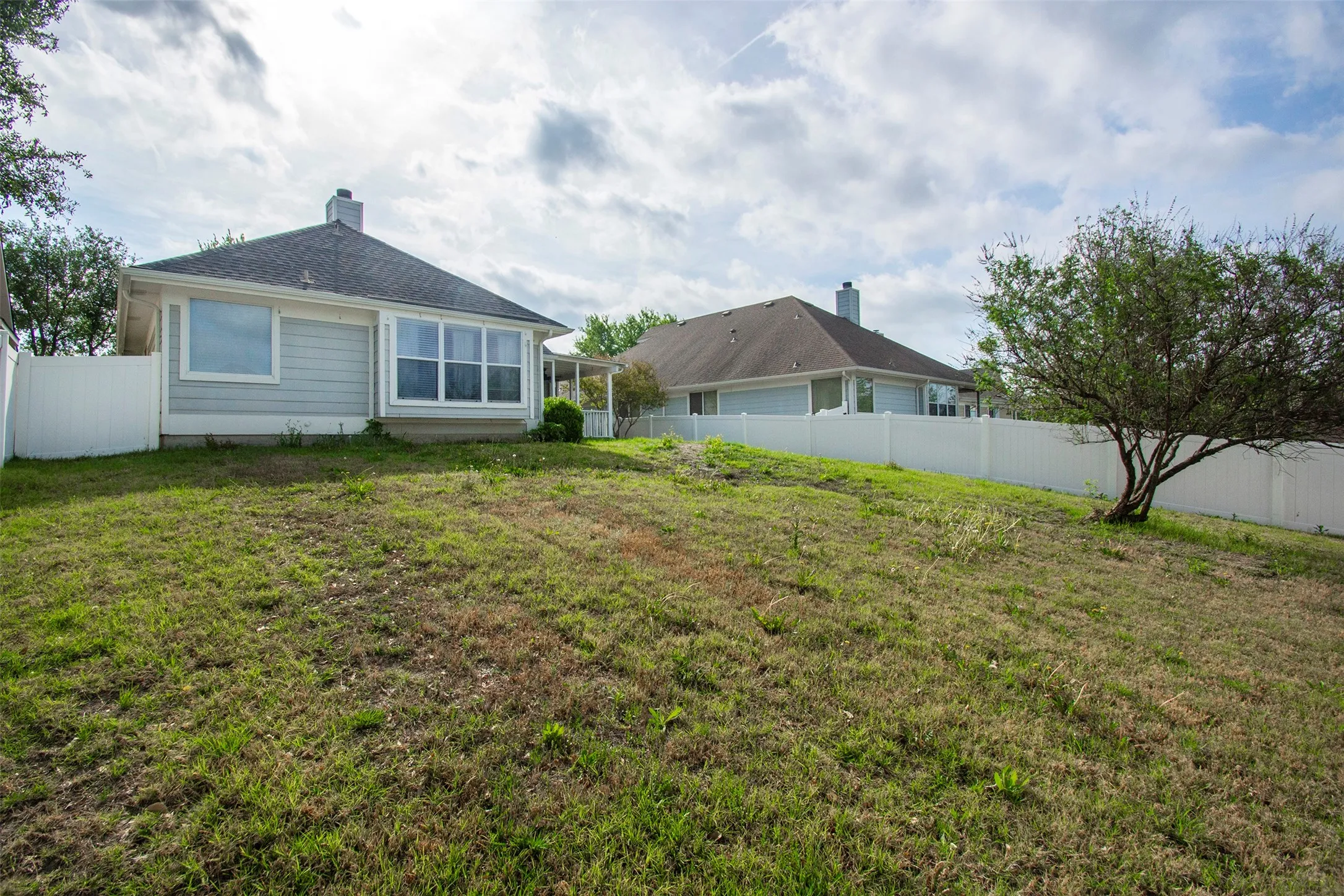 Single Family Residence For Sale in Collin County , 510 Creekside Drive, Anna, Texas 75409, 3 Bedroom, 2 Bathroom, 2 Garage spaces, 1,267 Sqft, built in 2003, Preowned, mls#21230941, Real Estate Agent in Anna, Homes For Sale in Collin county, Homes For Sale in Anna, Realtor in Anna Texas, Real Estate Brokerage Independent Realty Texas, Luminita Cordes Realtor