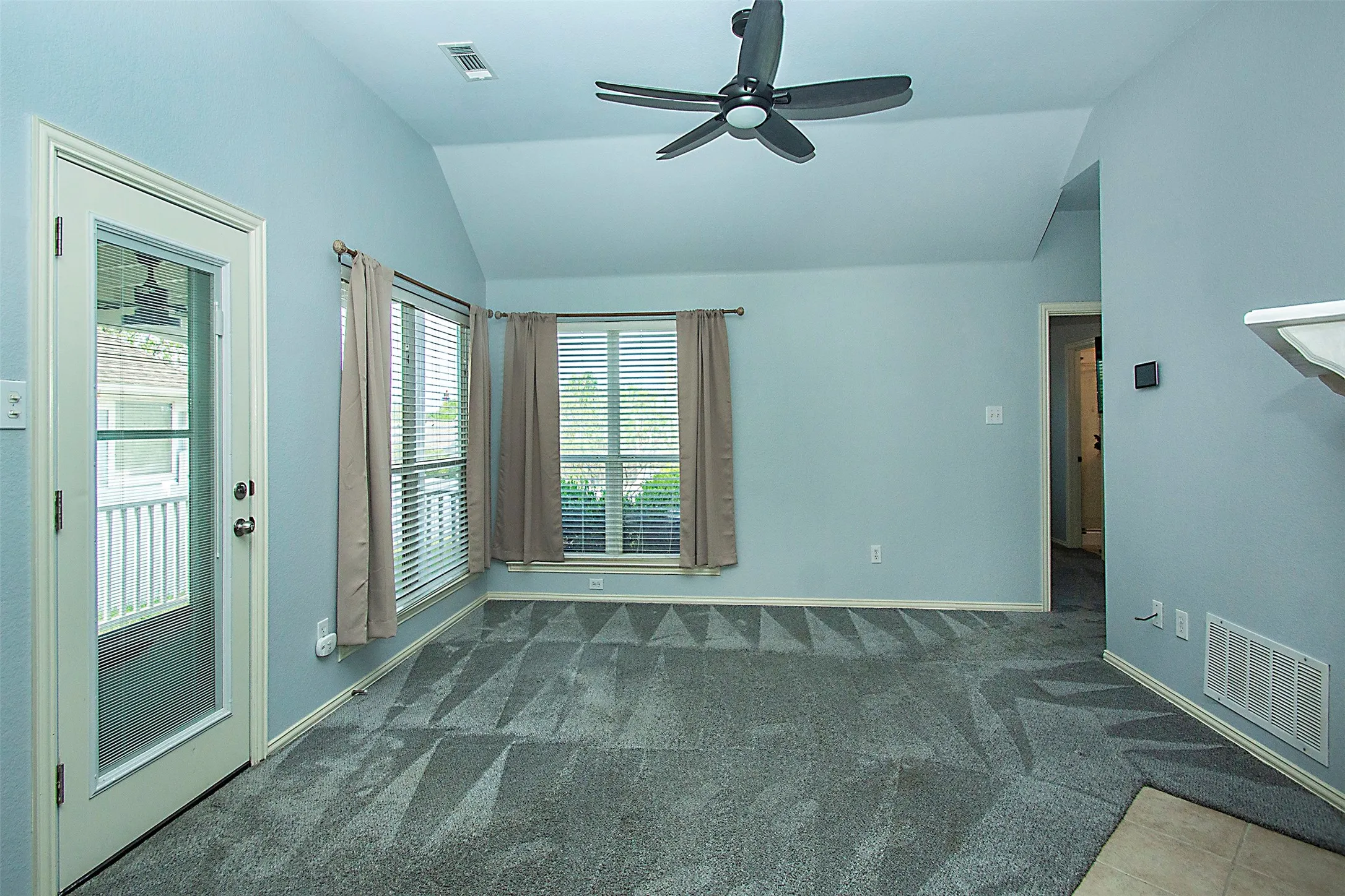 Single Family Residence For Sale in Collin County , 510 Creekside Drive, Anna, Texas 75409, 3 Bedroom, 2 Bathroom, 2 Garage spaces, 1,267 Sqft, built in 2003, Preowned, mls#21230941, Real Estate Agent in Anna, Homes For Sale in Collin county, Homes For Sale in Anna, Realtor in Anna Texas, Real Estate Brokerage Independent Realty Texas, Luminita Cordes Realtor