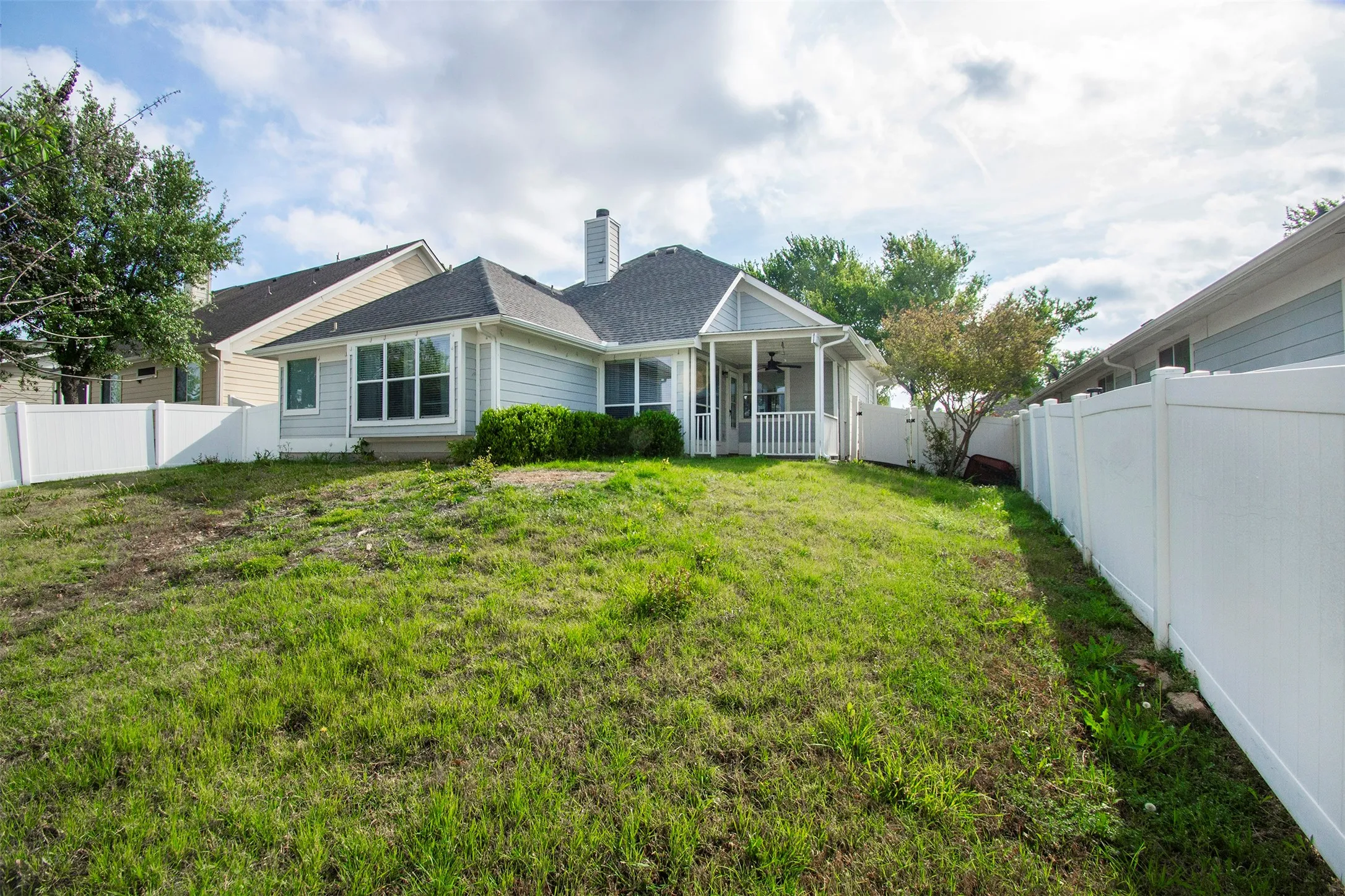 Single Family Residence For Sale in Collin County , 510 Creekside Drive, Anna, Texas 75409, 3 Bedroom, 2 Bathroom, 2 Garage spaces, 1,267 Sqft, built in 2003, Preowned, mls#21230941, Real Estate Agent in Anna, Homes For Sale in Collin county, Homes For Sale in Anna, Realtor in Anna Texas, Real Estate Brokerage Independent Realty Texas, Luminita Cordes Realtor
