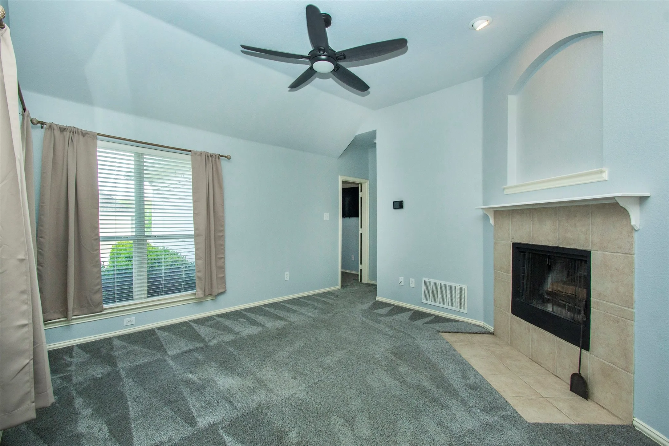 Single Family Residence For Sale in Collin County , 510 Creekside Drive, Anna, Texas 75409, 3 Bedroom, 2 Bathroom, 2 Garage spaces, 1,267 Sqft, built in 2003, Preowned, mls#21230941, Real Estate Agent in Anna, Homes For Sale in Collin county, Homes For Sale in Anna, Realtor in Anna Texas, Real Estate Brokerage Independent Realty Texas, Luminita Cordes Realtor