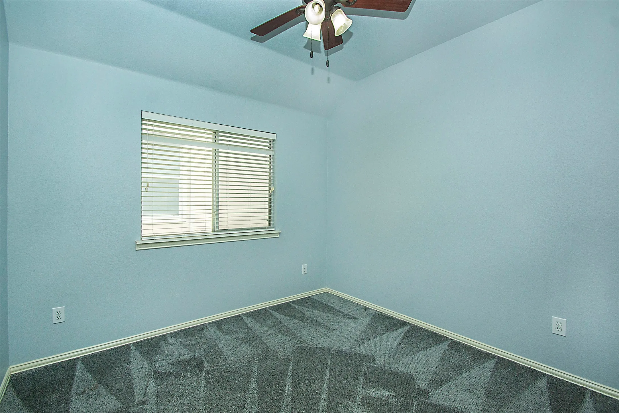 Single Family Residence For Sale in Collin County , 510 Creekside Drive, Anna, Texas 75409, 3 Bedroom, 2 Bathroom, 2 Garage spaces, 1,267 Sqft, built in 2003, Preowned, mls#21230941, Real Estate Agent in Anna, Homes For Sale in Collin county, Homes For Sale in Anna, Realtor in Anna Texas, Real Estate Brokerage Independent Realty Texas, Luminita Cordes Realtor