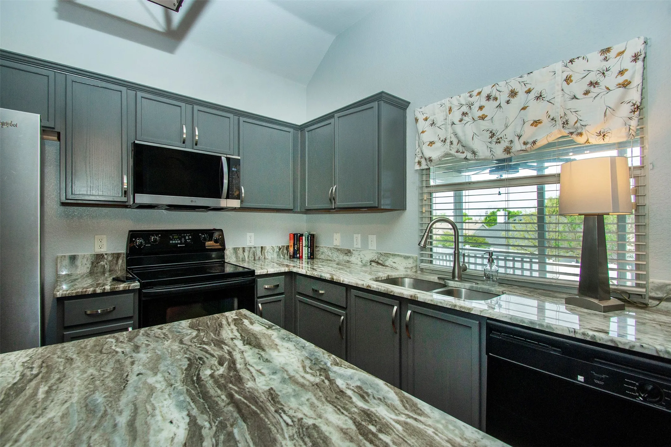 Single Family Residence For Sale in Collin County , 510 Creekside Drive, Anna, Texas 75409, 3 Bedroom, 2 Bathroom, 2 Garage spaces, 1,267 Sqft, built in 2003, Preowned, mls#21230941, Real Estate Agent in Anna, Homes For Sale in Collin county, Homes For Sale in Anna, Realtor in Anna Texas, Real Estate Brokerage Independent Realty Texas, Luminita Cordes Realtor