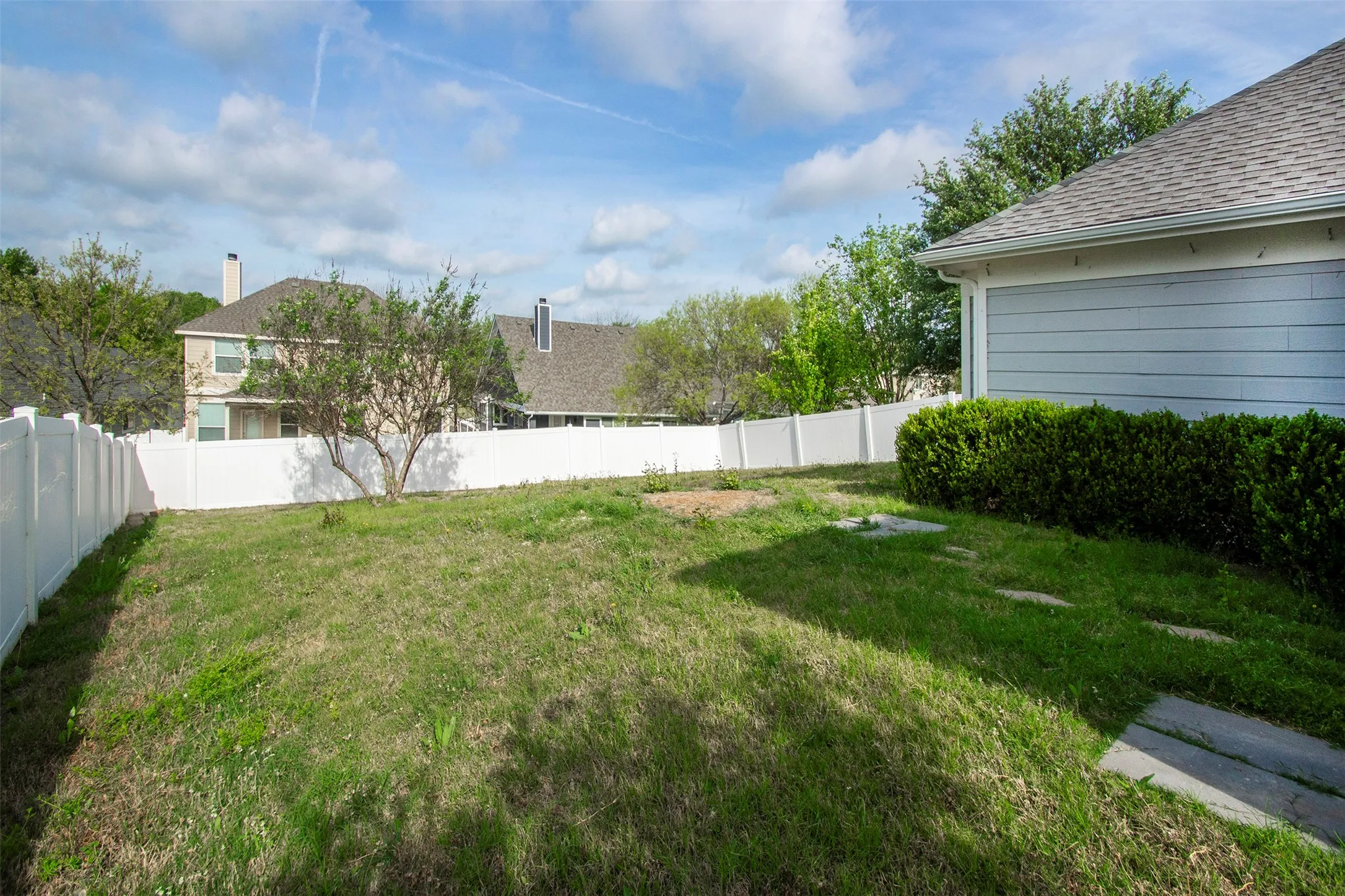 Single Family Residence For Sale in Collin County , 510 Creekside Drive, Anna, Texas 75409, 3 Bedroom, 2 Bathroom, 2 Garage spaces, 1,267 Sqft, built in 2003, Preowned, mls#21230941, Real Estate Agent in Anna, Homes For Sale in Collin county, Homes For Sale in Anna, Realtor in Anna Texas, Real Estate Brokerage Independent Realty Texas, Luminita Cordes Realtor