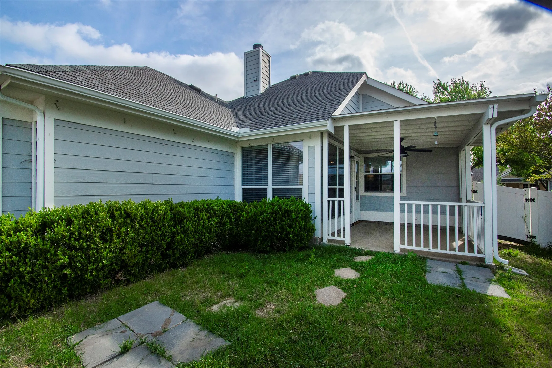 Single Family Residence For Sale in Collin County , 510 Creekside Drive, Anna, Texas 75409, 3 Bedroom, 2 Bathroom, 2 Garage spaces, 1,267 Sqft, built in 2003, Preowned, mls#21230941, Real Estate Agent in Anna, Homes For Sale in Collin county, Homes For Sale in Anna, Realtor in Anna Texas, Real Estate Brokerage Independent Realty Texas, Luminita Cordes Realtor