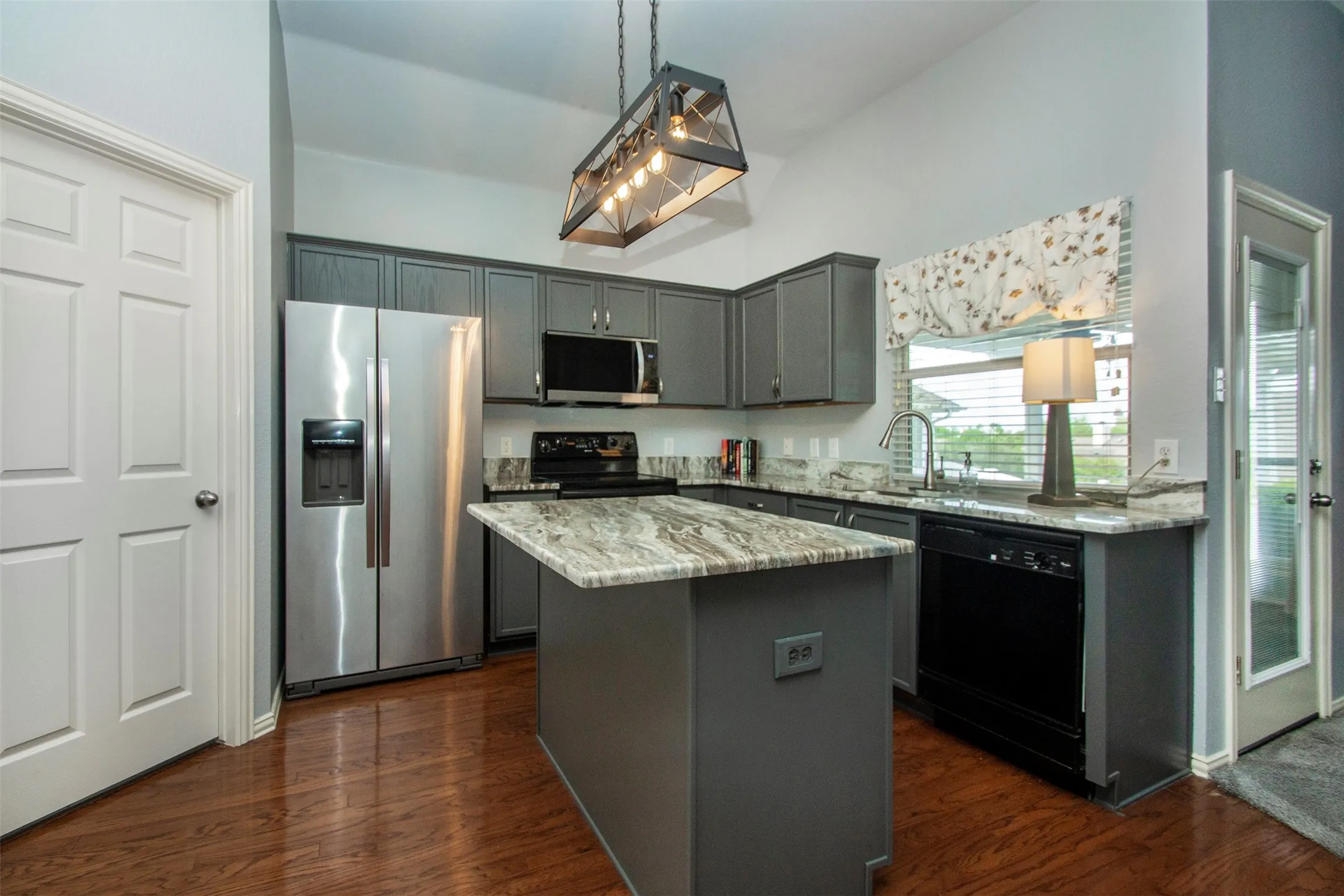 Single Family Residence For Sale in Collin County , 510 Creekside Drive, Anna, Texas 75409, 3 Bedroom, 2 Bathroom, 2 Garage spaces, 1,267 Sqft, built in 2003, Preowned, mls#21230941, Real Estate Agent in Anna, Homes For Sale in Collin county, Homes For Sale in Anna, Realtor in Anna Texas, Real Estate Brokerage Independent Realty Texas, Luminita Cordes Realtor